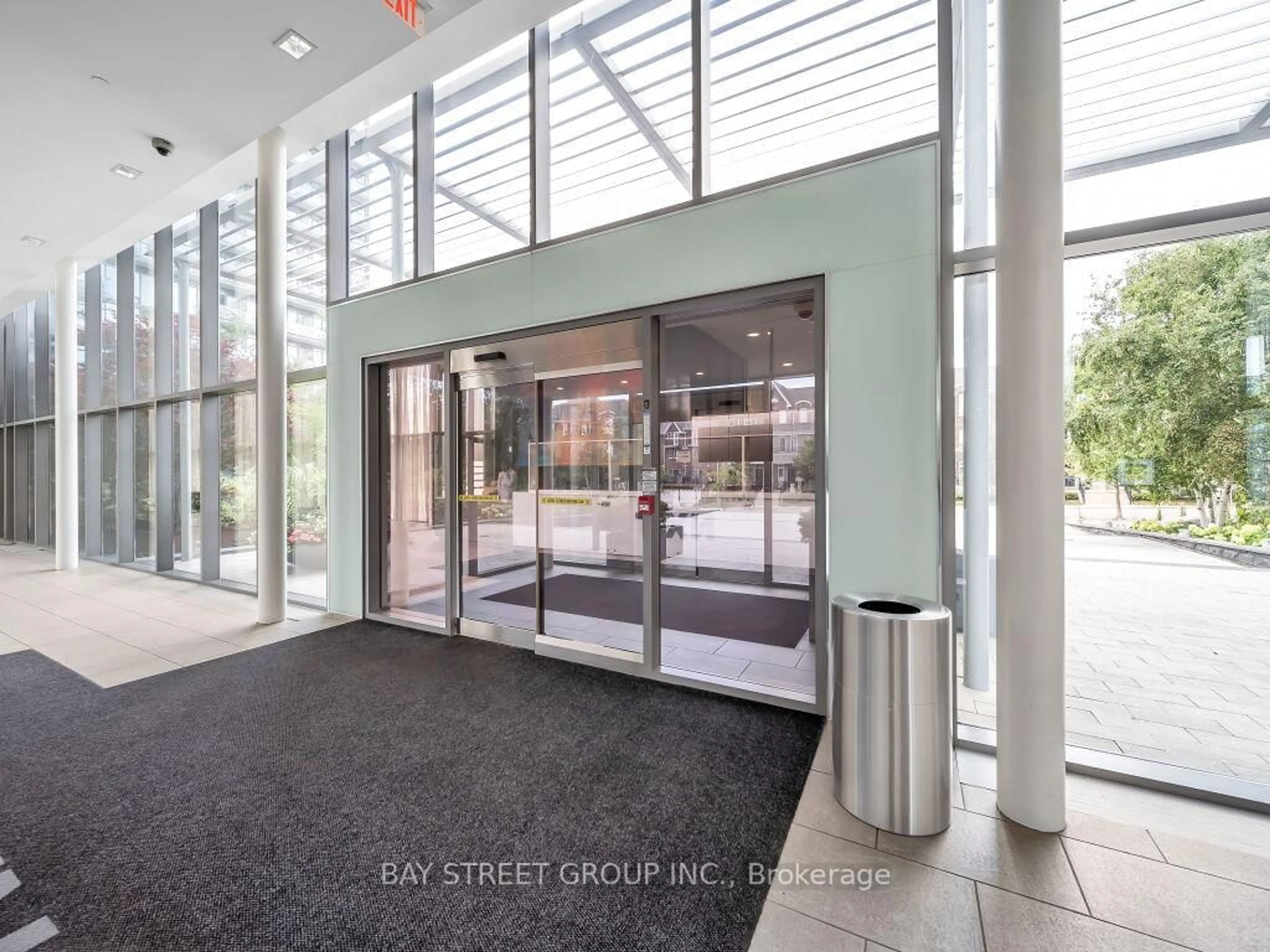 Indoor foyer for 105 The Queensway Ave #1501, Toronto Ontario M6G 5B5