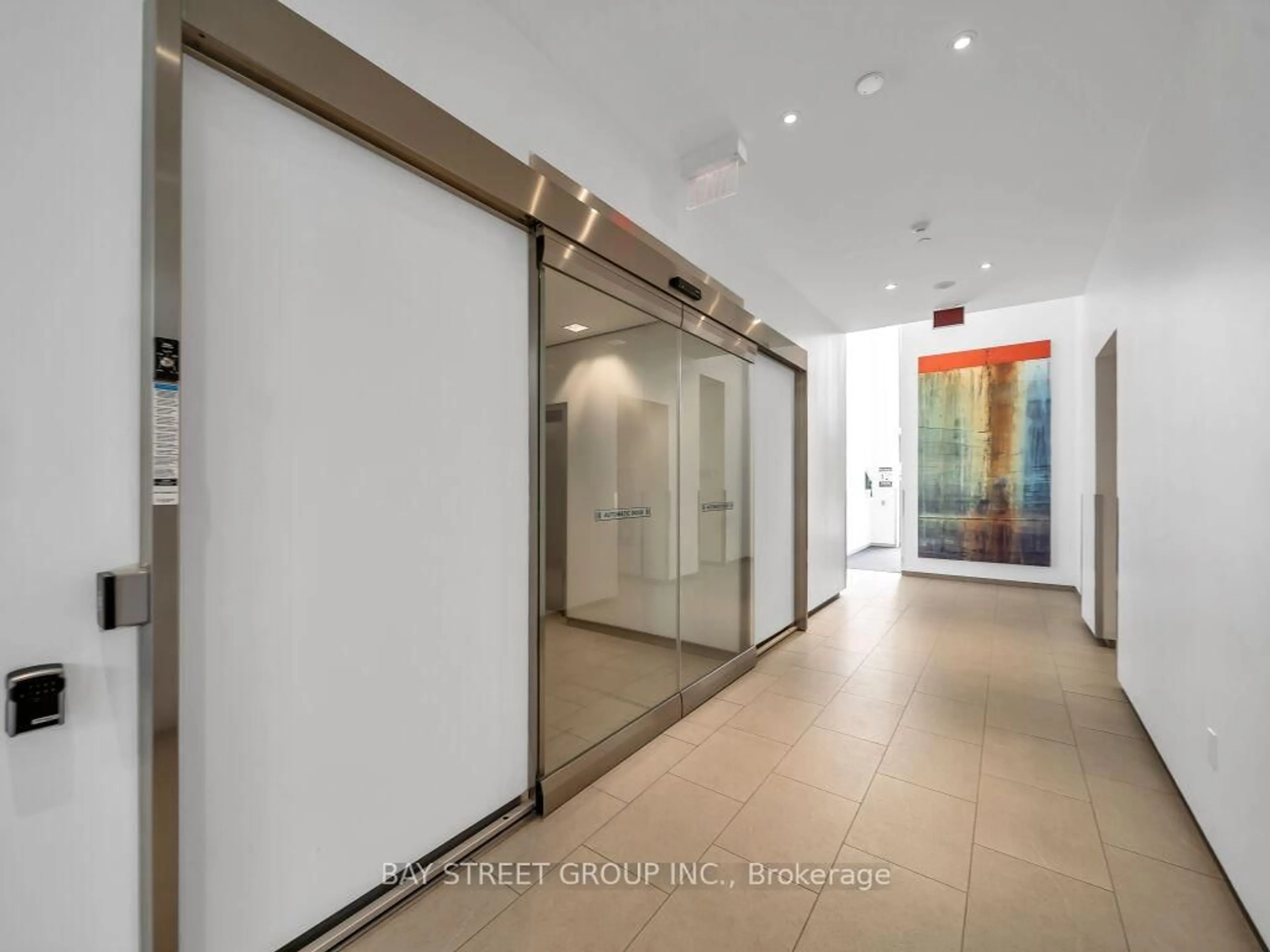 Indoor foyer for 105 The Queensway Ave #1501, Toronto Ontario M6G 5B5