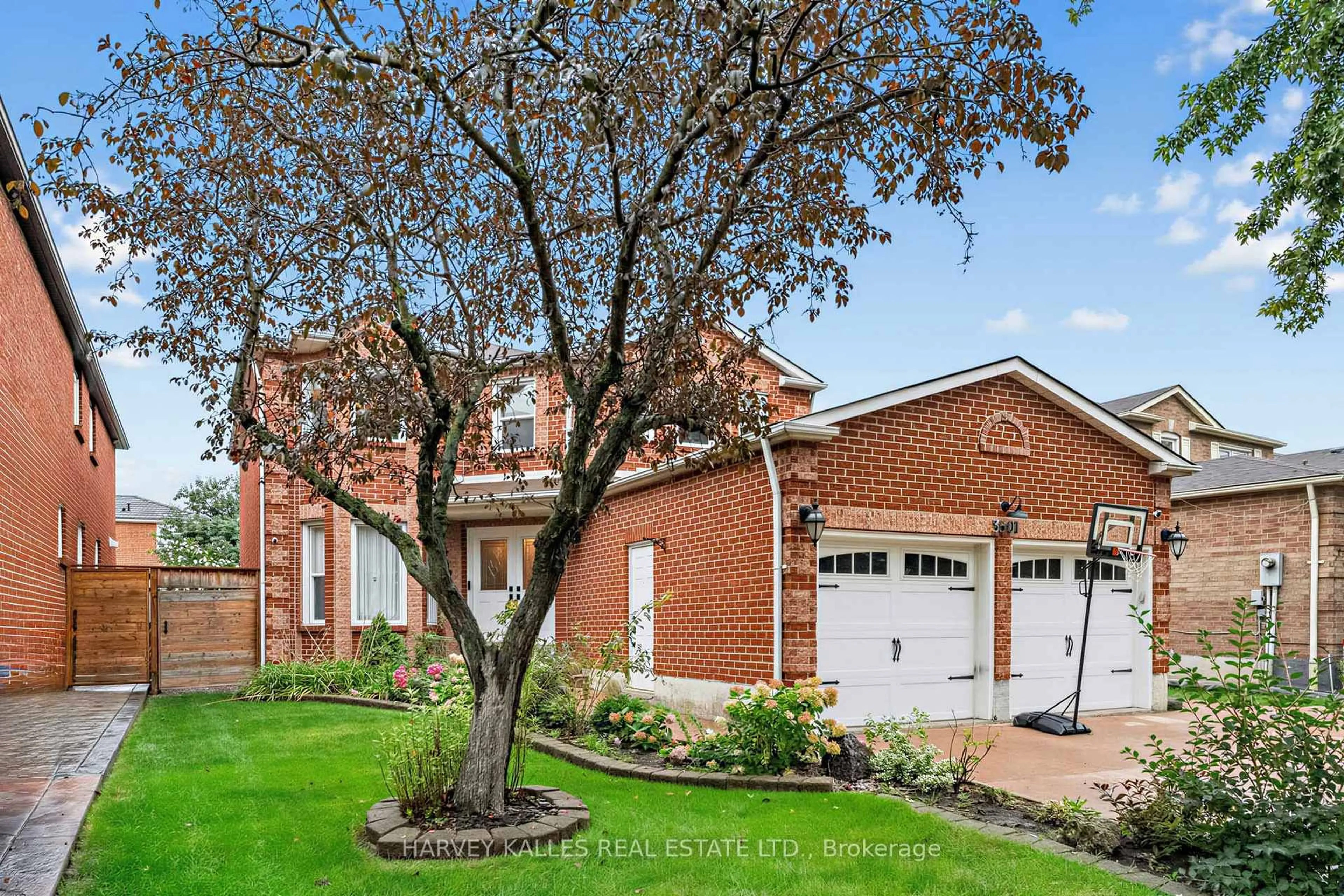 Home with brick exterior material, street for 3501 Copernicus Dr, Mississauga Ontario L5B 3K6