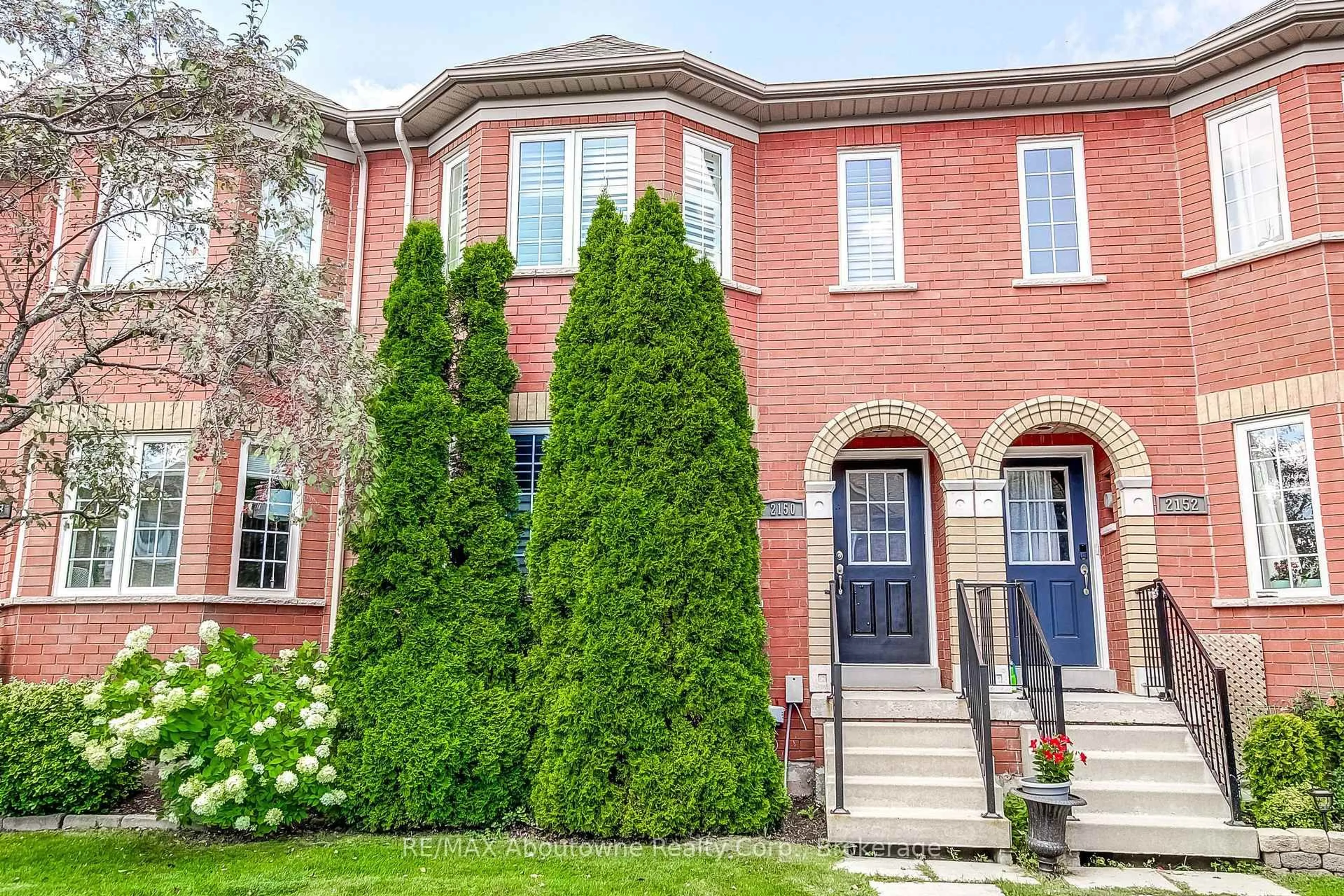 Home with brick exterior material, street for 2150 Forest Gate Park, Oakville Ontario L6M 4B4