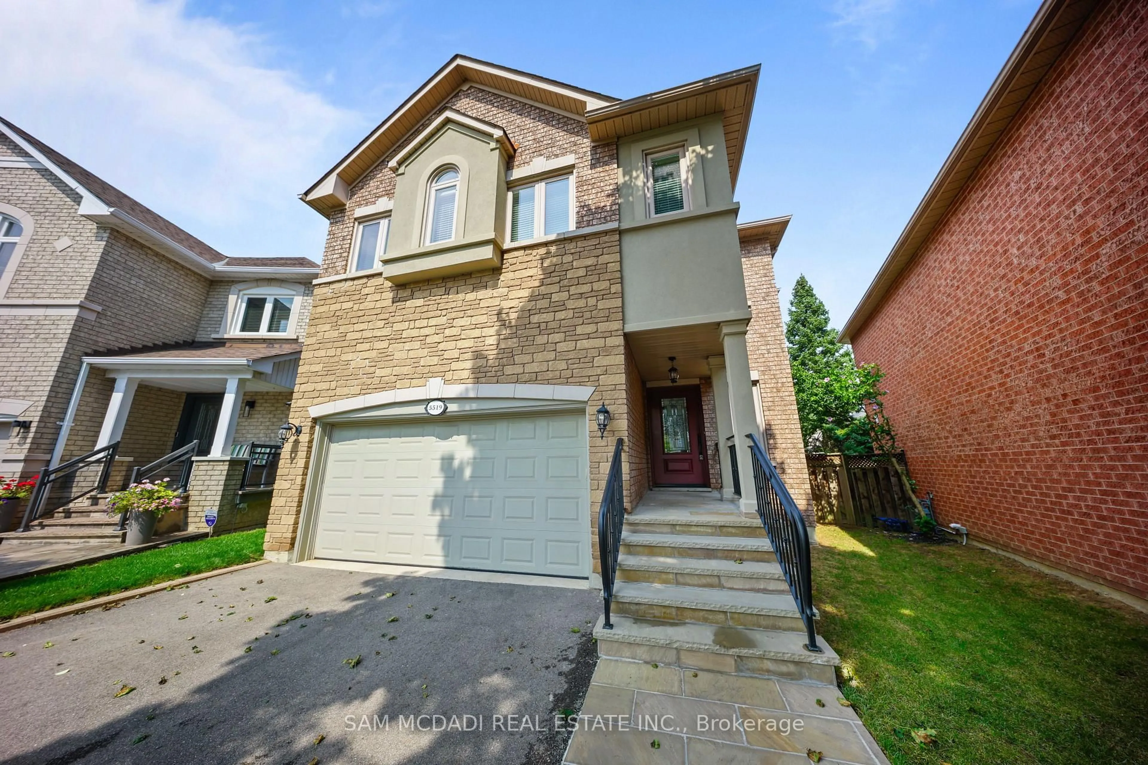 Home with brick exterior material, street for 5519 Windy Hill Crt, Mississauga Ontario L4Z 3W4