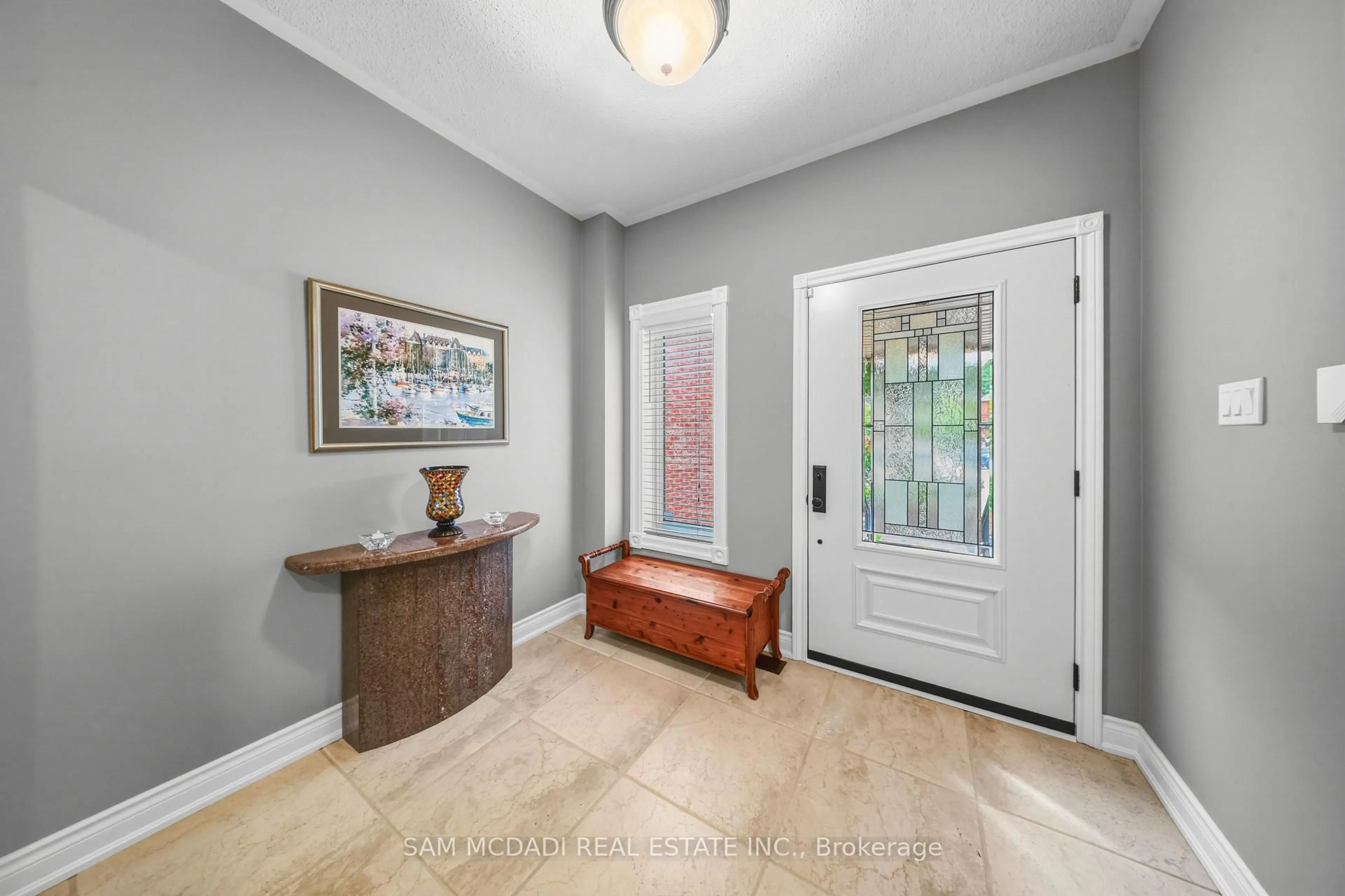 Indoor entryway for 5519 Windy Hill Crt, Mississauga Ontario L4Z 3W4