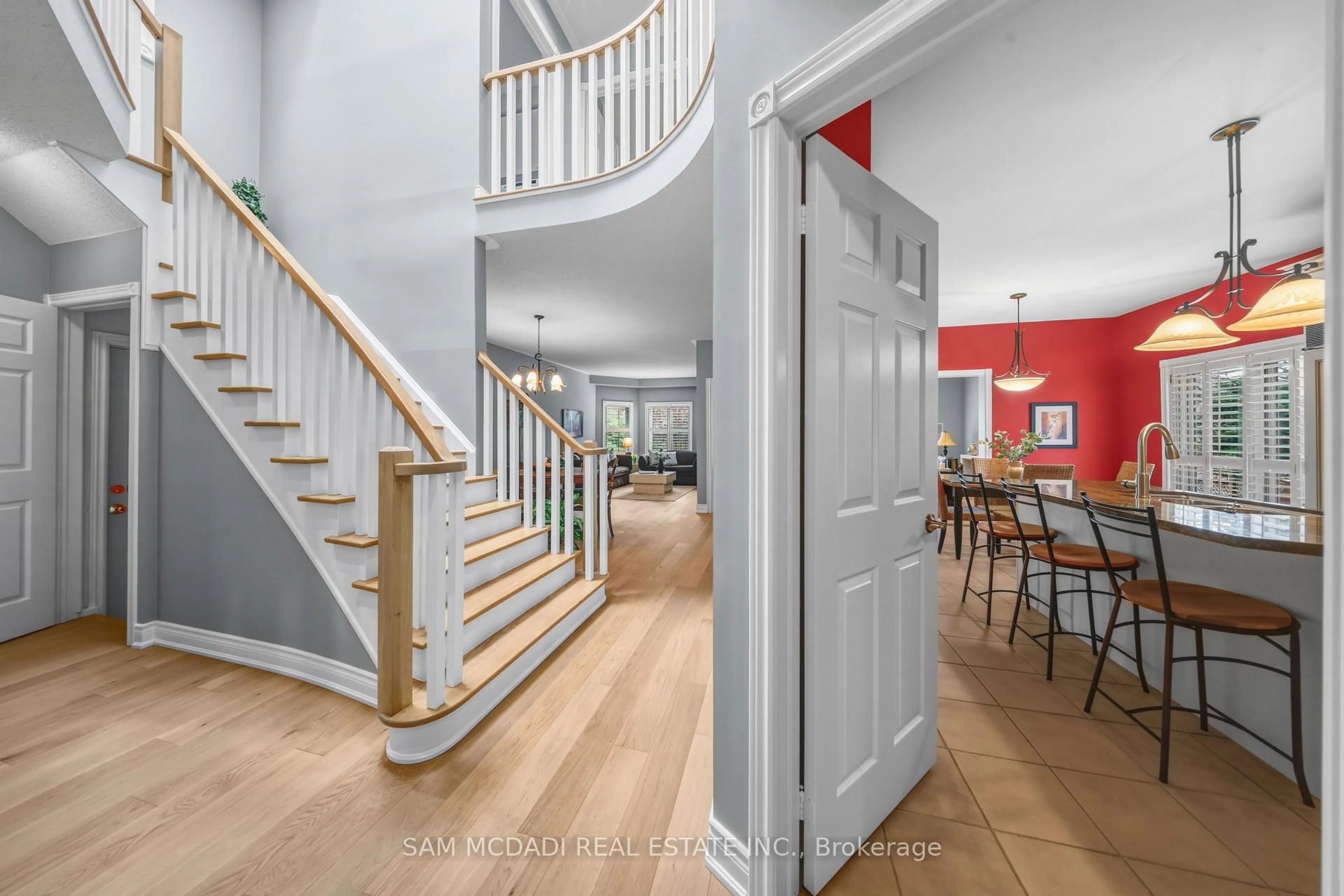 Indoor entryway for 5519 Windy Hill Crt, Mississauga Ontario L4Z 3W4