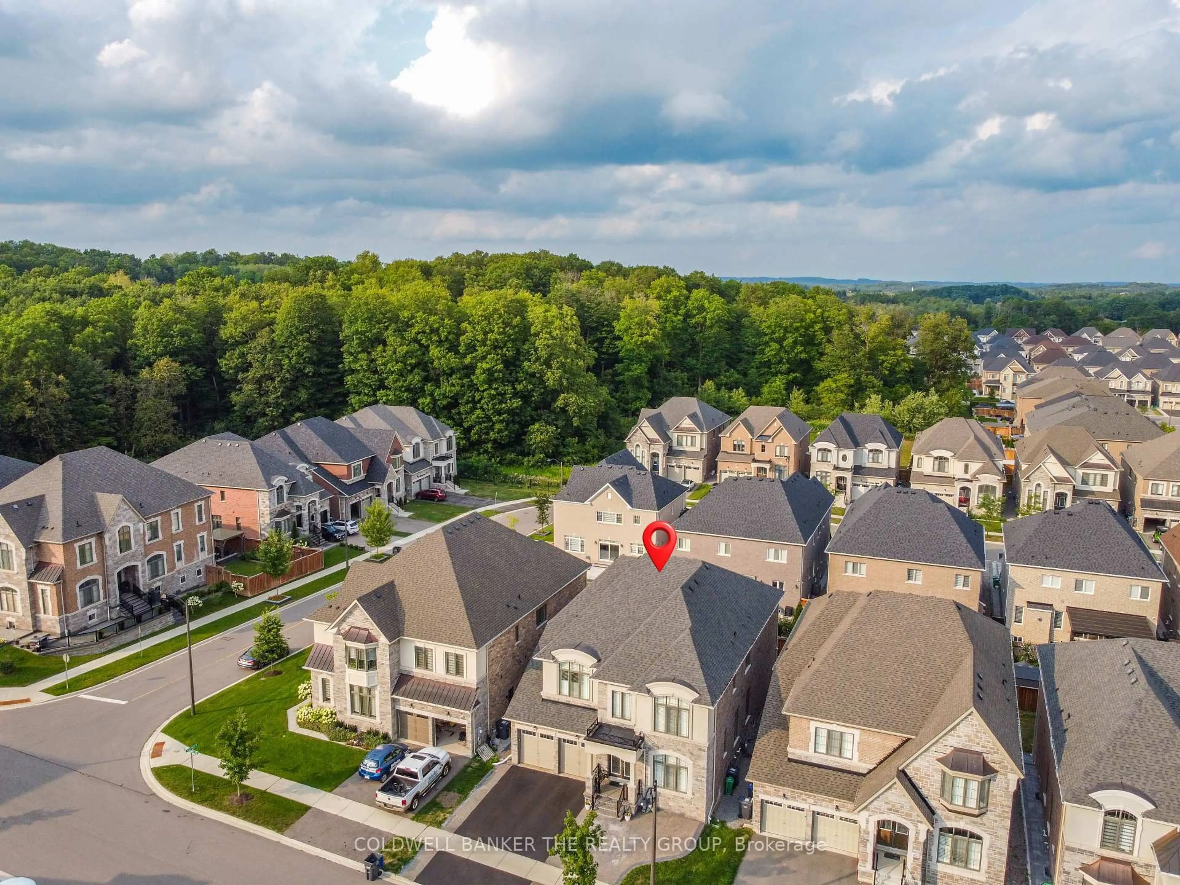 A pic from outside/outdoor area/front of a property/back of a property/a pic from drone, unknown for 44 Daisy Meadow Cres, Caledon Ontario L7C 4G3
