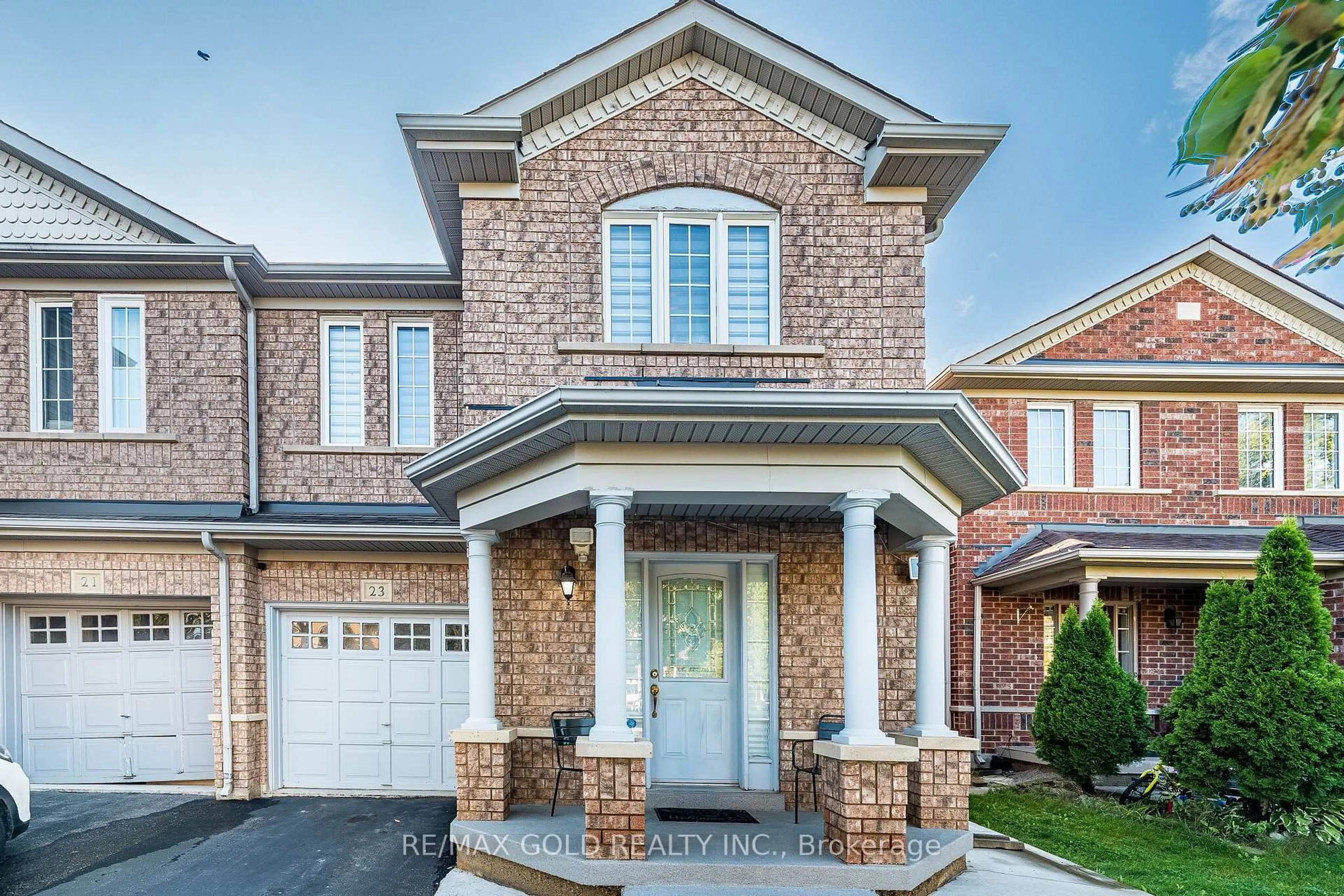 Home with brick exterior material, street for 23 Ashmere Rd, Brampton Ontario L7A 1W9