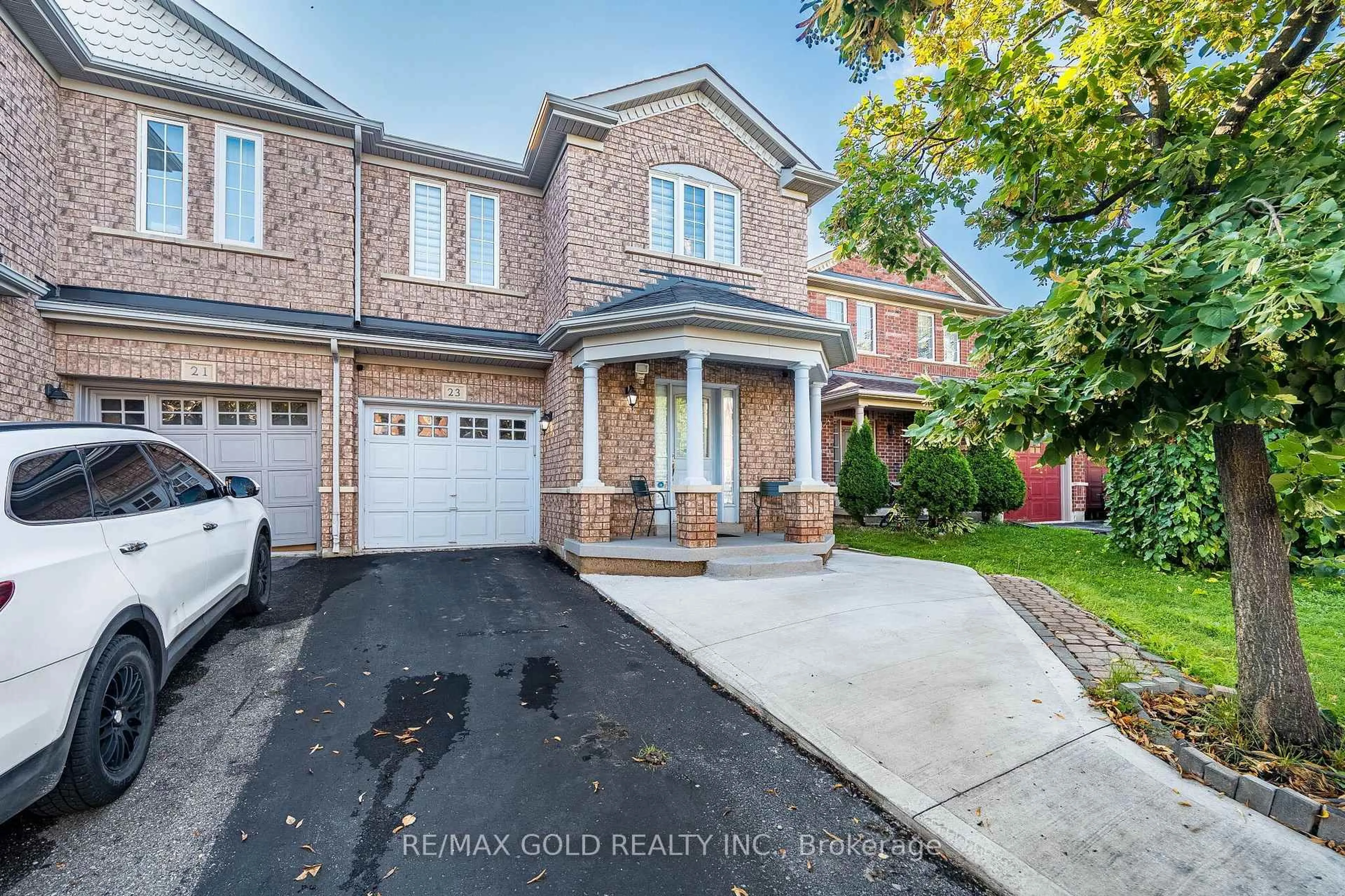 Home with brick exterior material, street for 23 Ashmere Rd, Brampton Ontario L7A 1W9