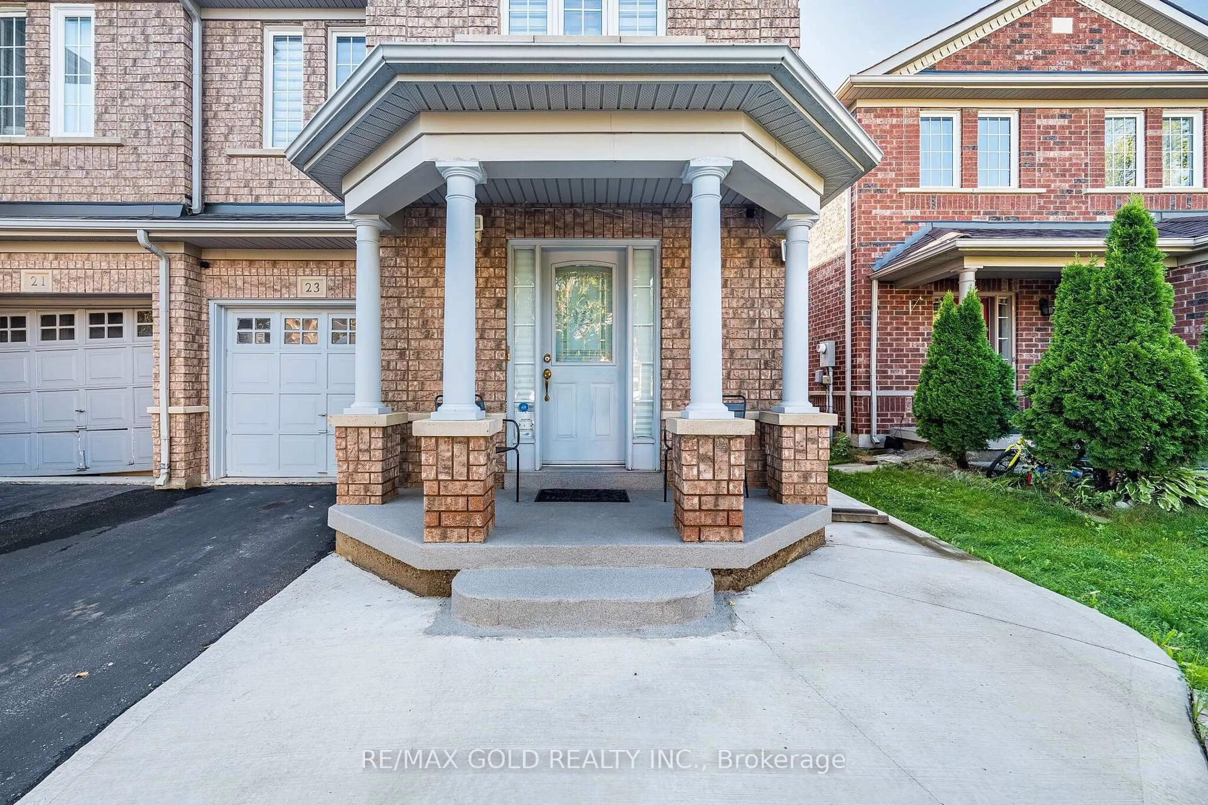 Home with brick exterior material, street for 23 Ashmere Rd, Brampton Ontario L7A 1W9