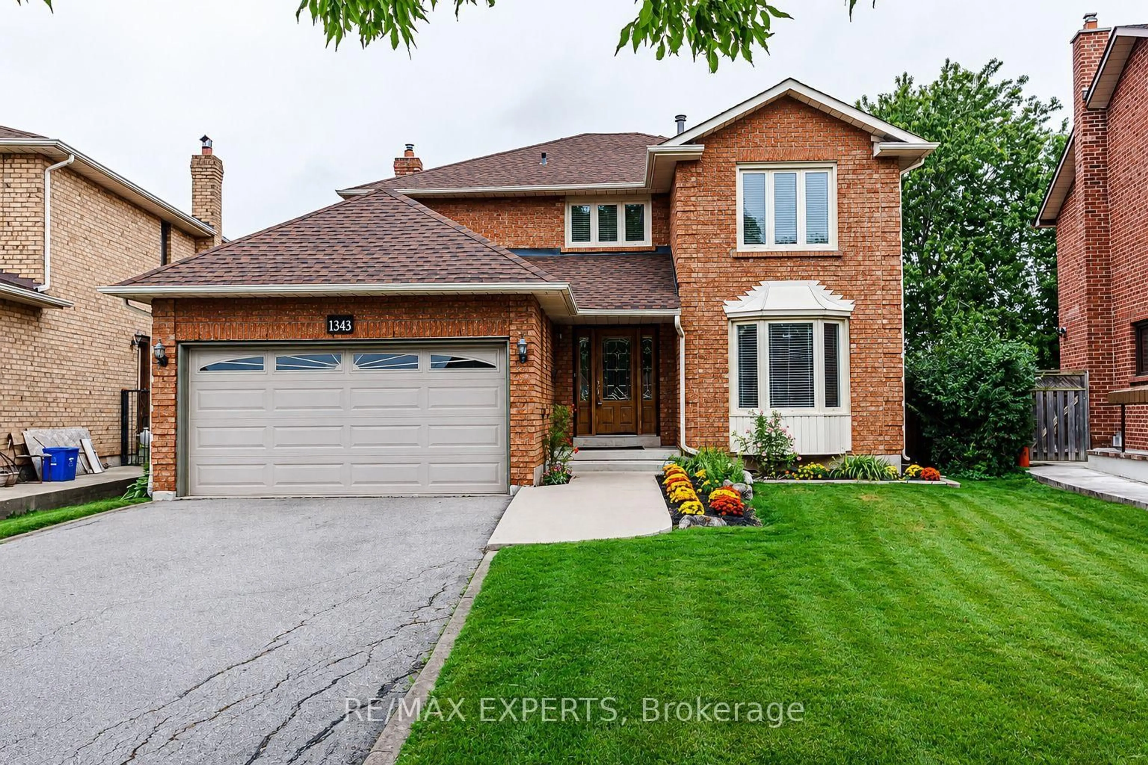 Home with brick exterior material, street for 1343 Greenwood Cres, Oakville Ontario L6J 6V4