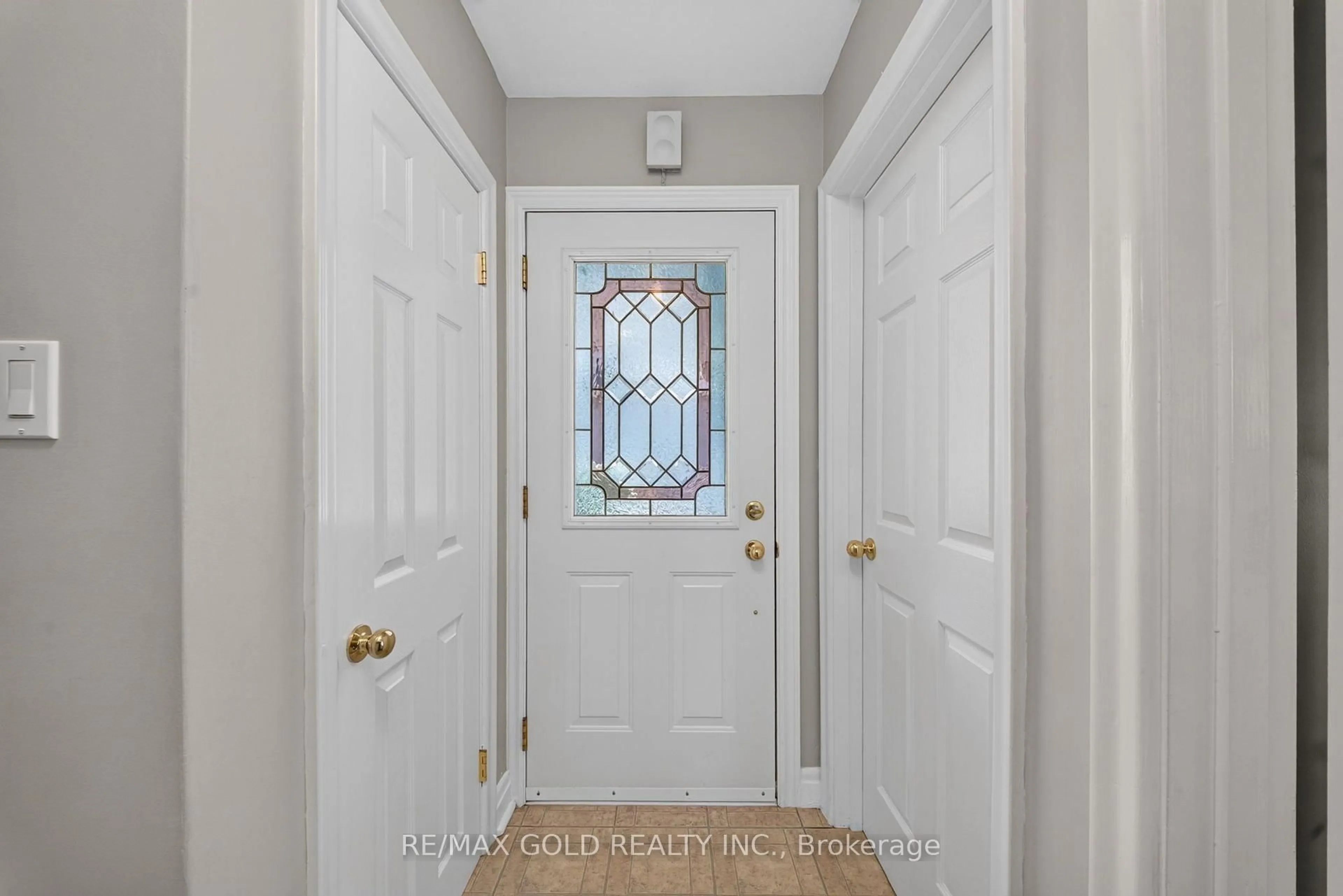 Indoor entryway for 29 Treleaven Dr, Brampton Ontario L6Y 1X7
