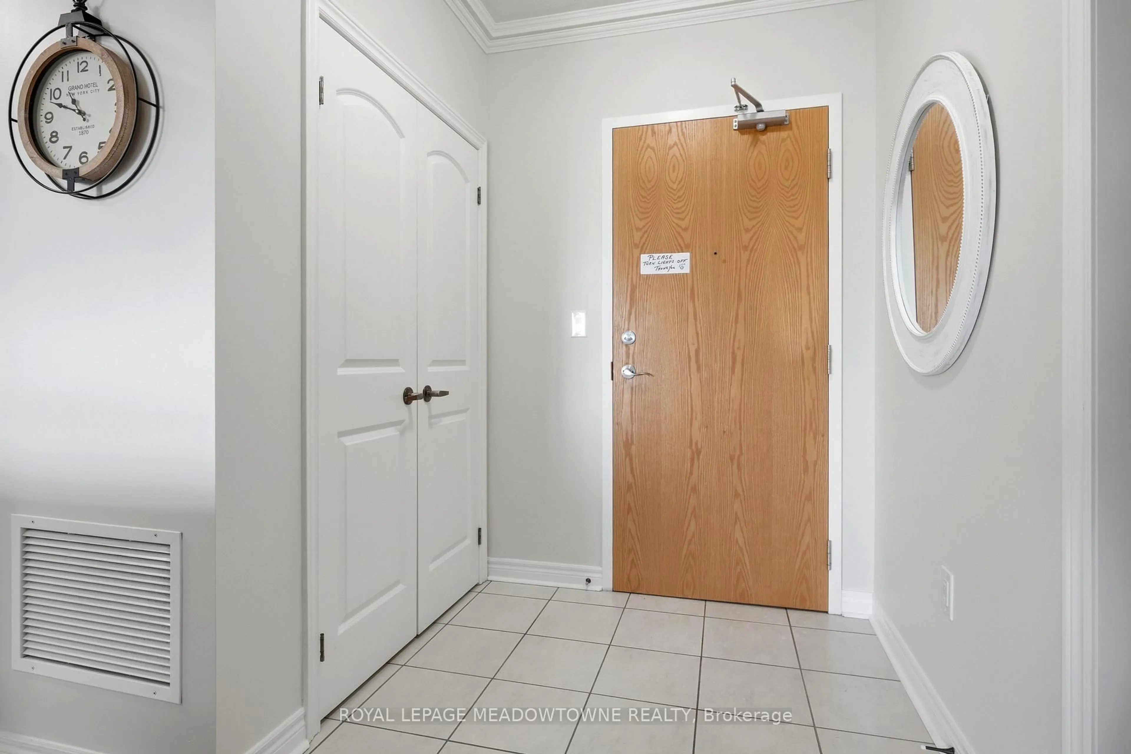 Indoor entryway for 383 Main St #313, Milton Ontario L9T 8K8