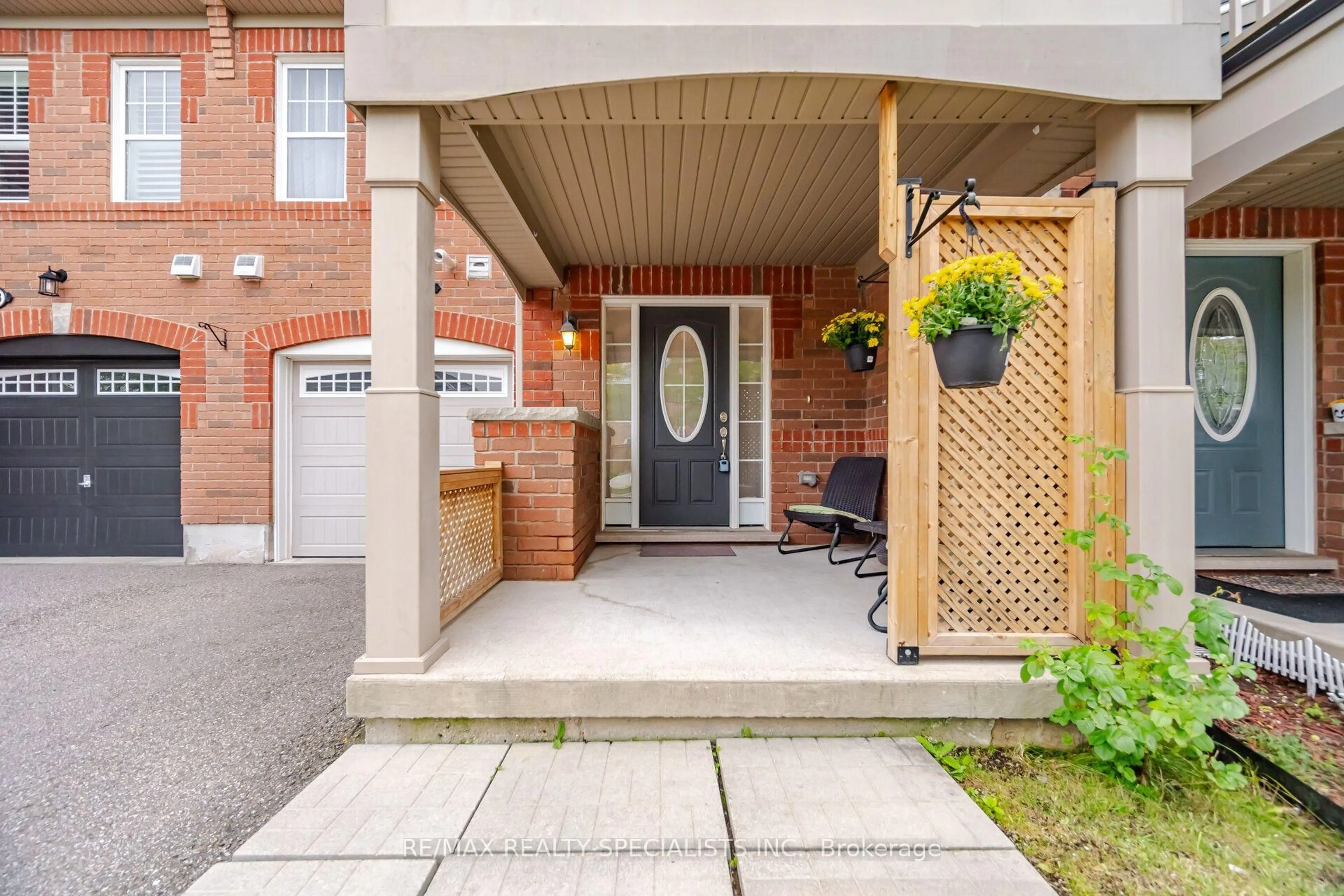 Unknown for 220 Mortimer Cres, Milton Ontario L9T 8N8