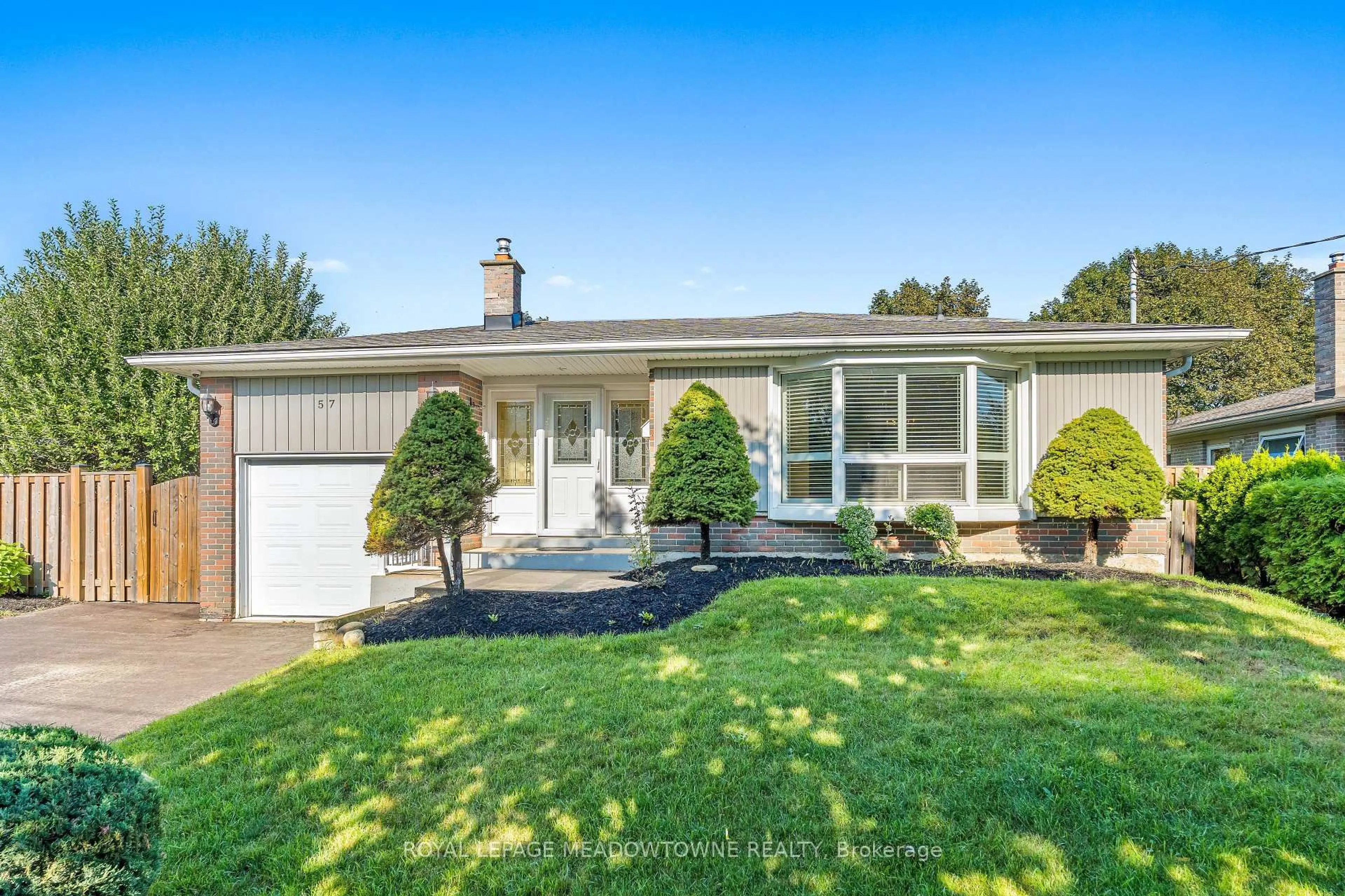 Home with vinyl exterior material, street for 57 Dawson Cres, Halton Hills Ontario L7G 1H3