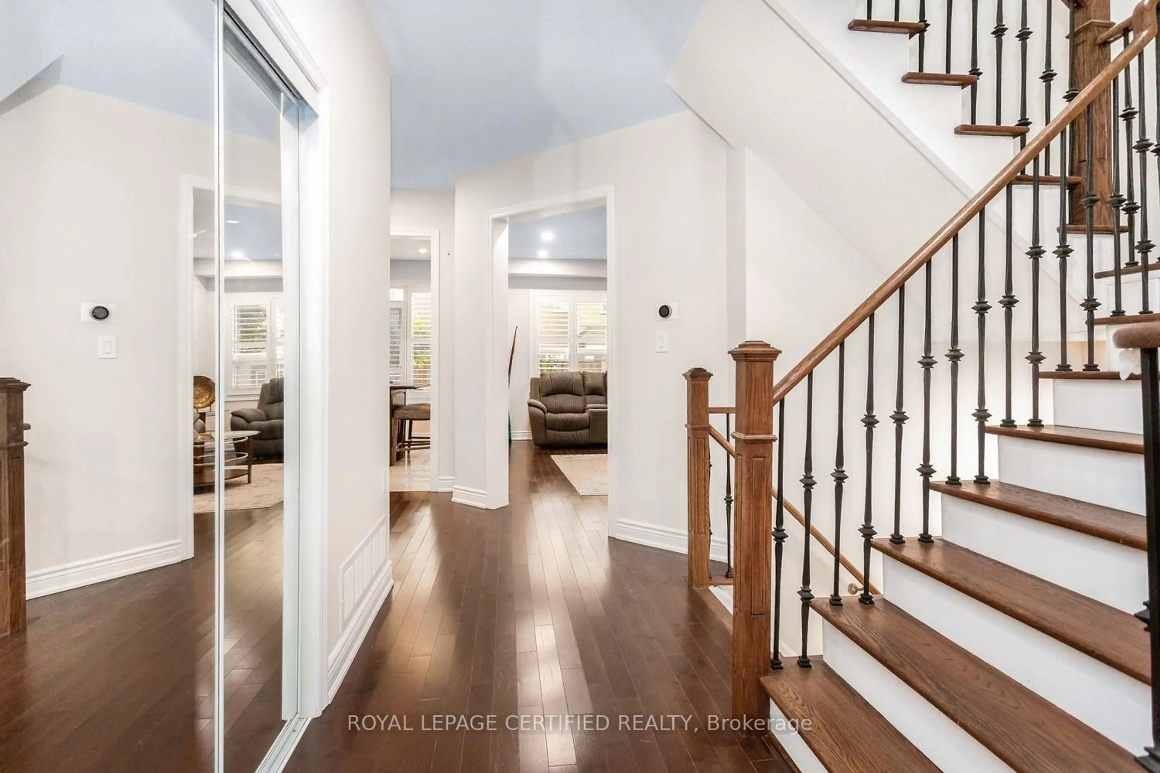 Indoor entryway for 5902 Agean Dr, Mississauga Ontario L5M 6R6