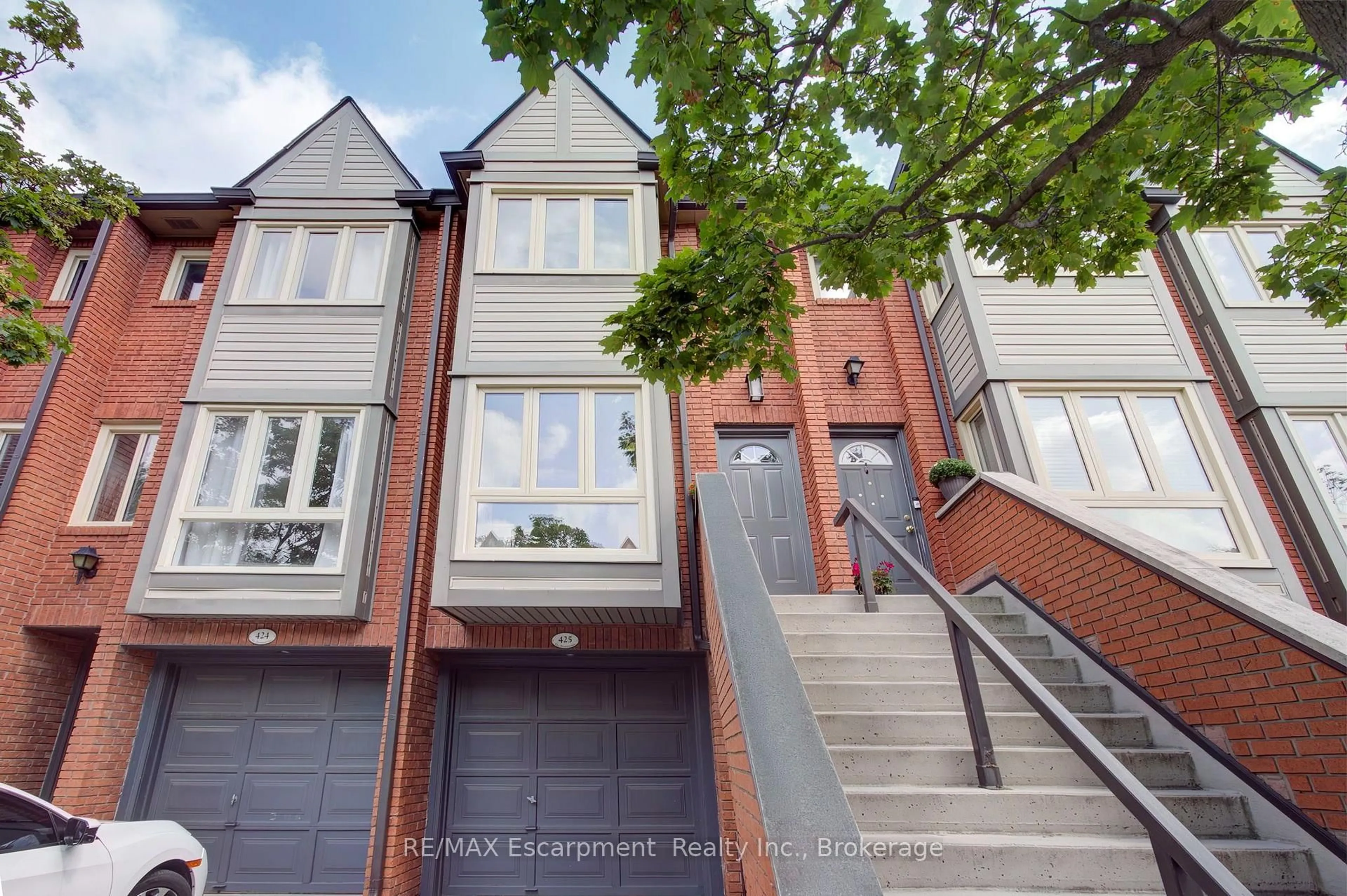 Home with brick exterior material, street for 895 Maple Ave #425, Burlington Ontario L7S 2H7