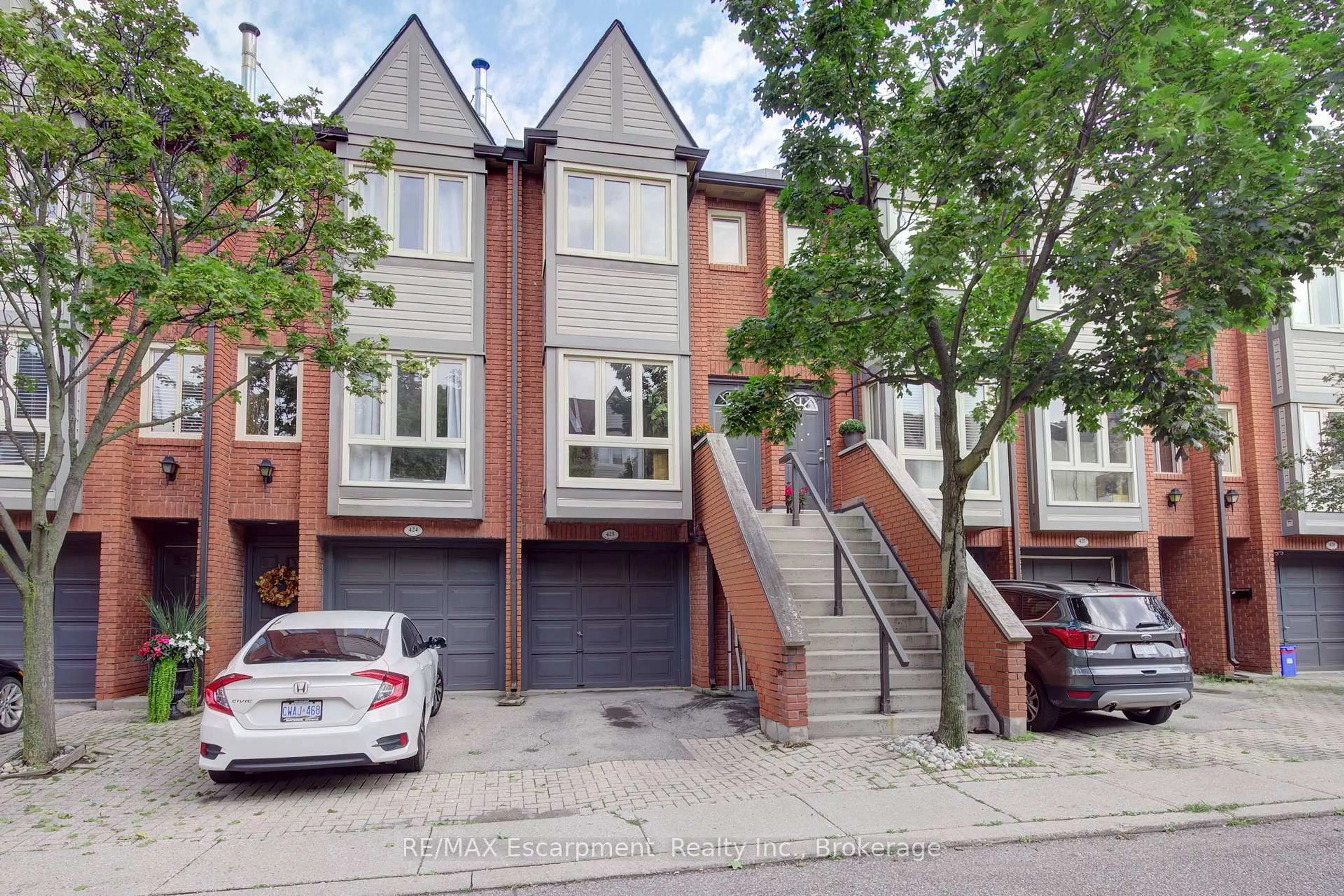 Home with brick exterior material, street for 895 Maple Ave #425, Burlington Ontario L7S 2H7