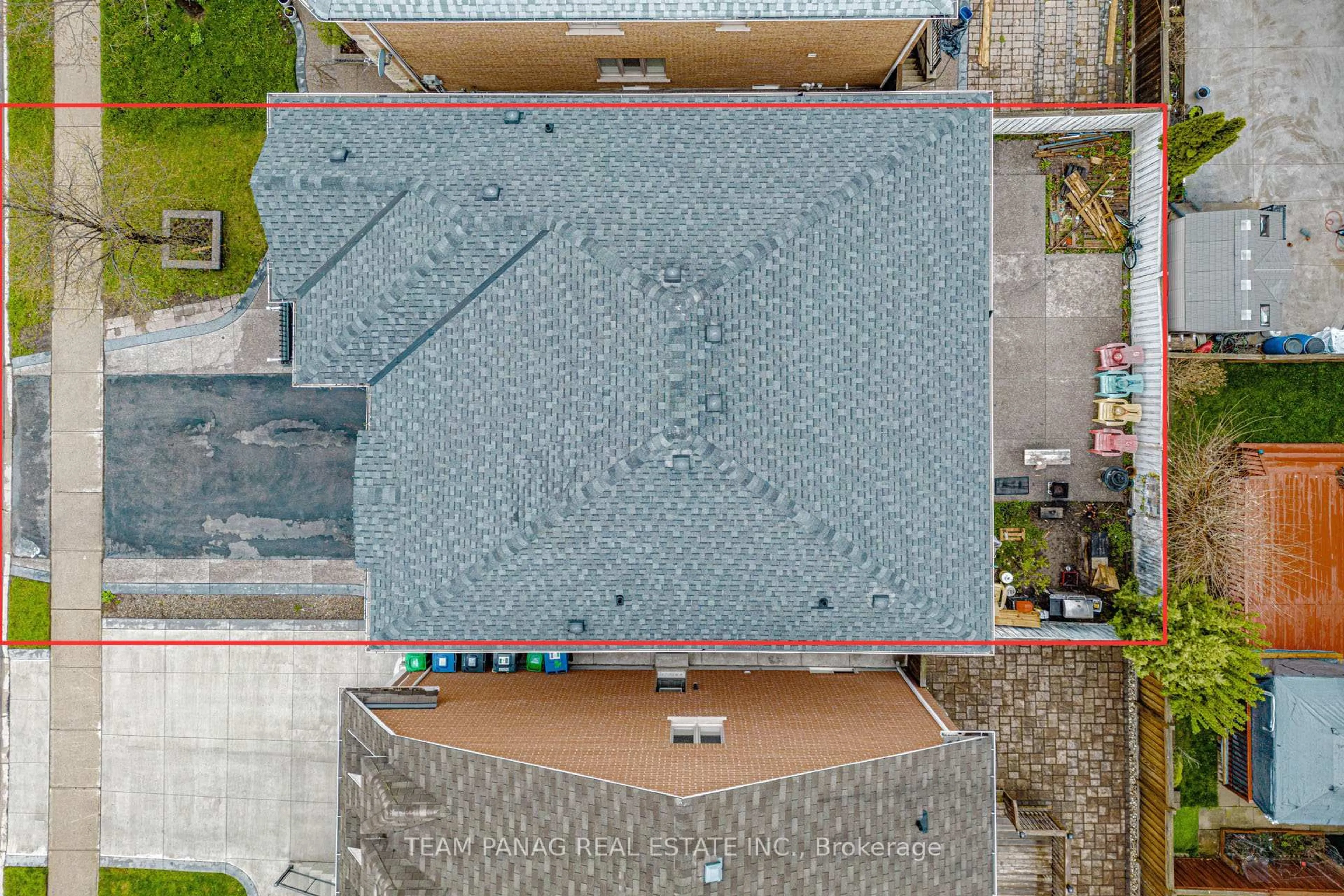 A pic from outside/outdoor area/front of a property/back of a property/a pic from drone, unknown for 19 Valleycreek Dr, Brampton Ontario L6P 2B7