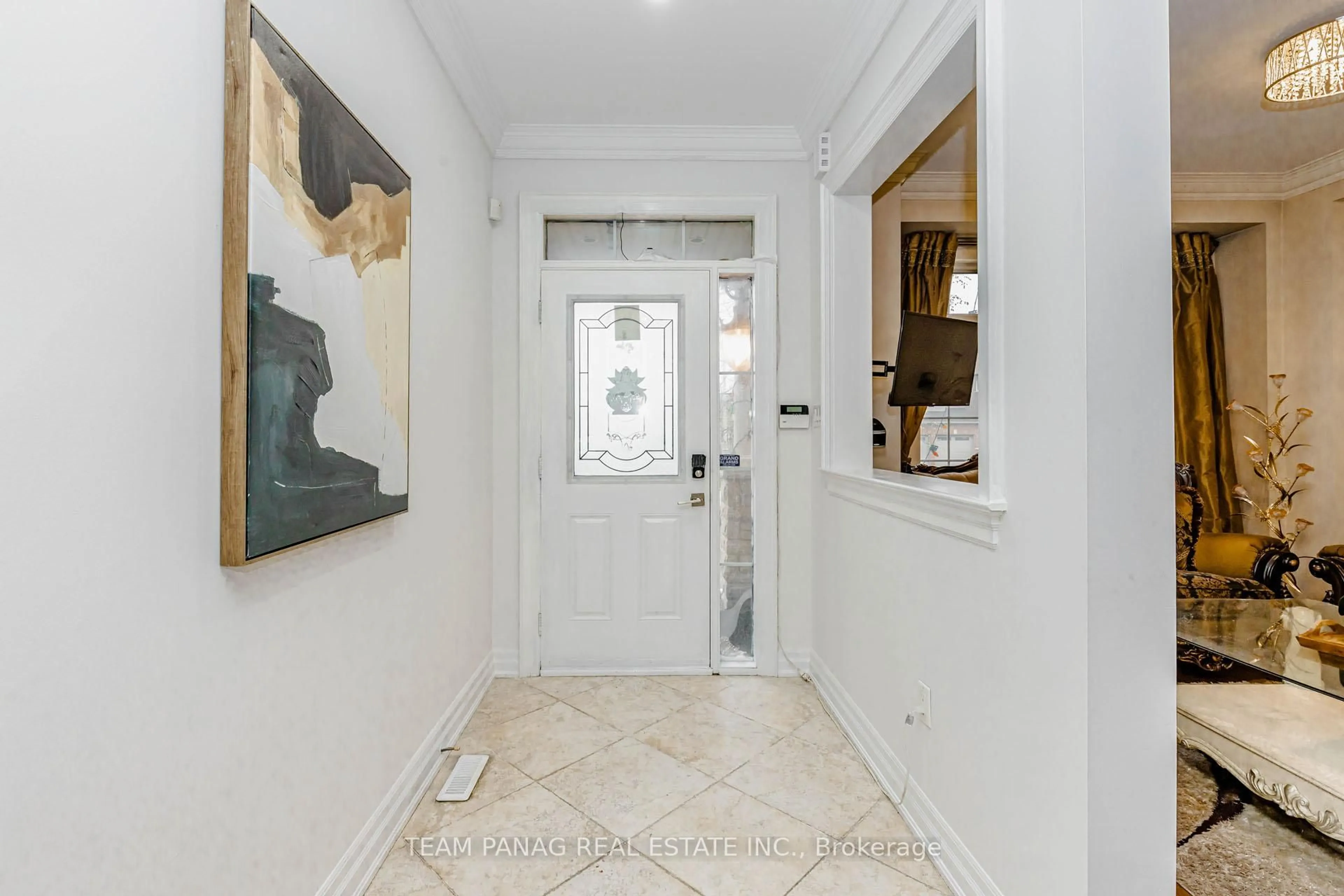 Indoor entryway for 19 Valleycreek Dr, Brampton Ontario L6P 2B7