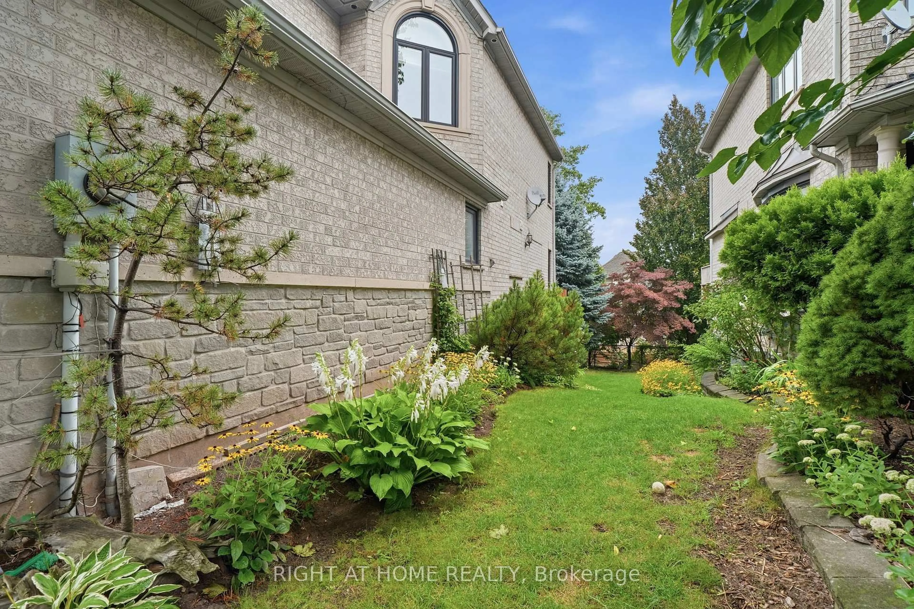 Unknown for 2121 Pinevalley Cres, Oakville Ontario L6H 6L7