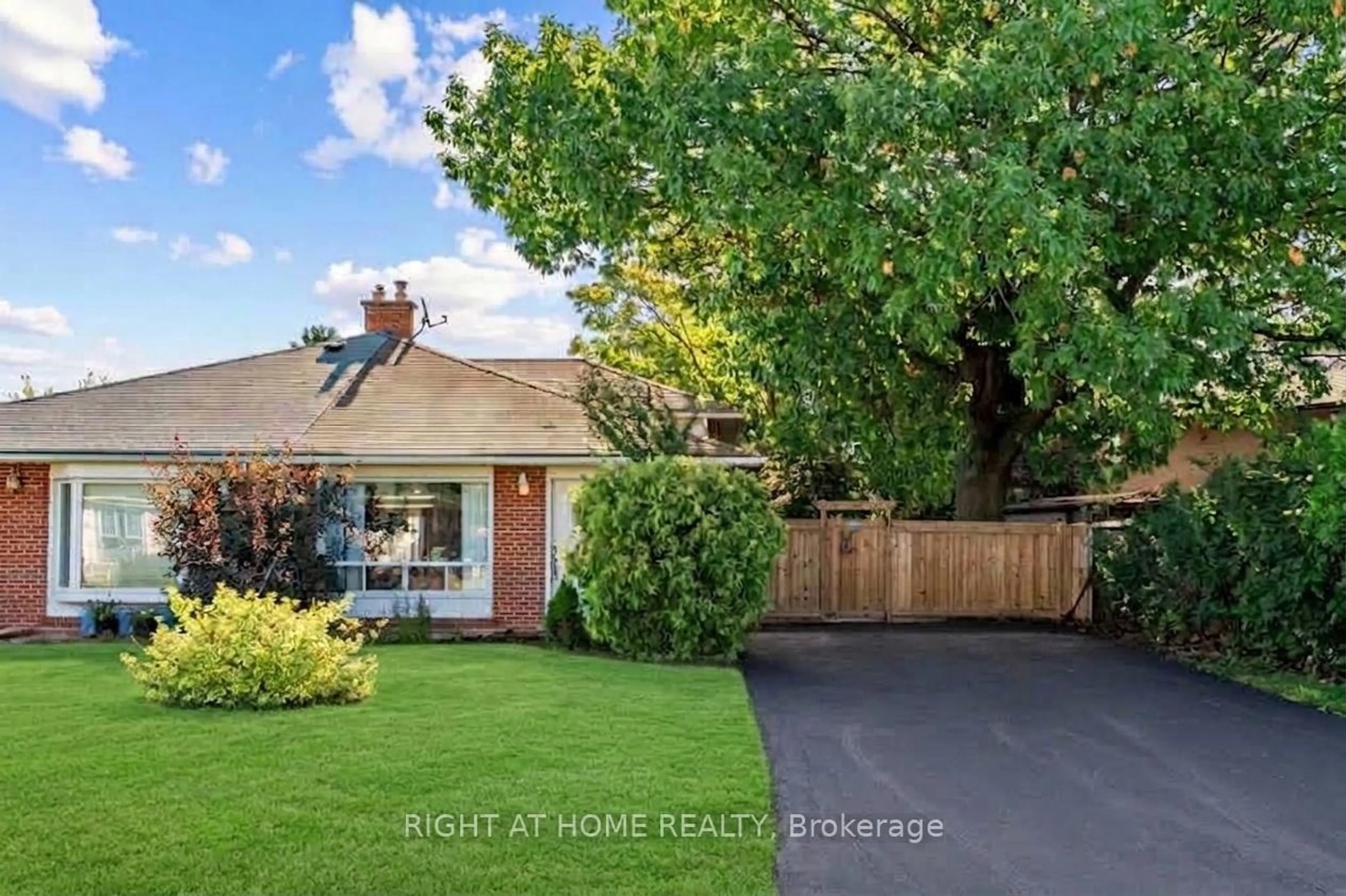 A pic from outside/outdoor area/front of a property/back of a property/a pic from drone, street for 46 Aloma Cres, Brampton Ontario L6T 2P1