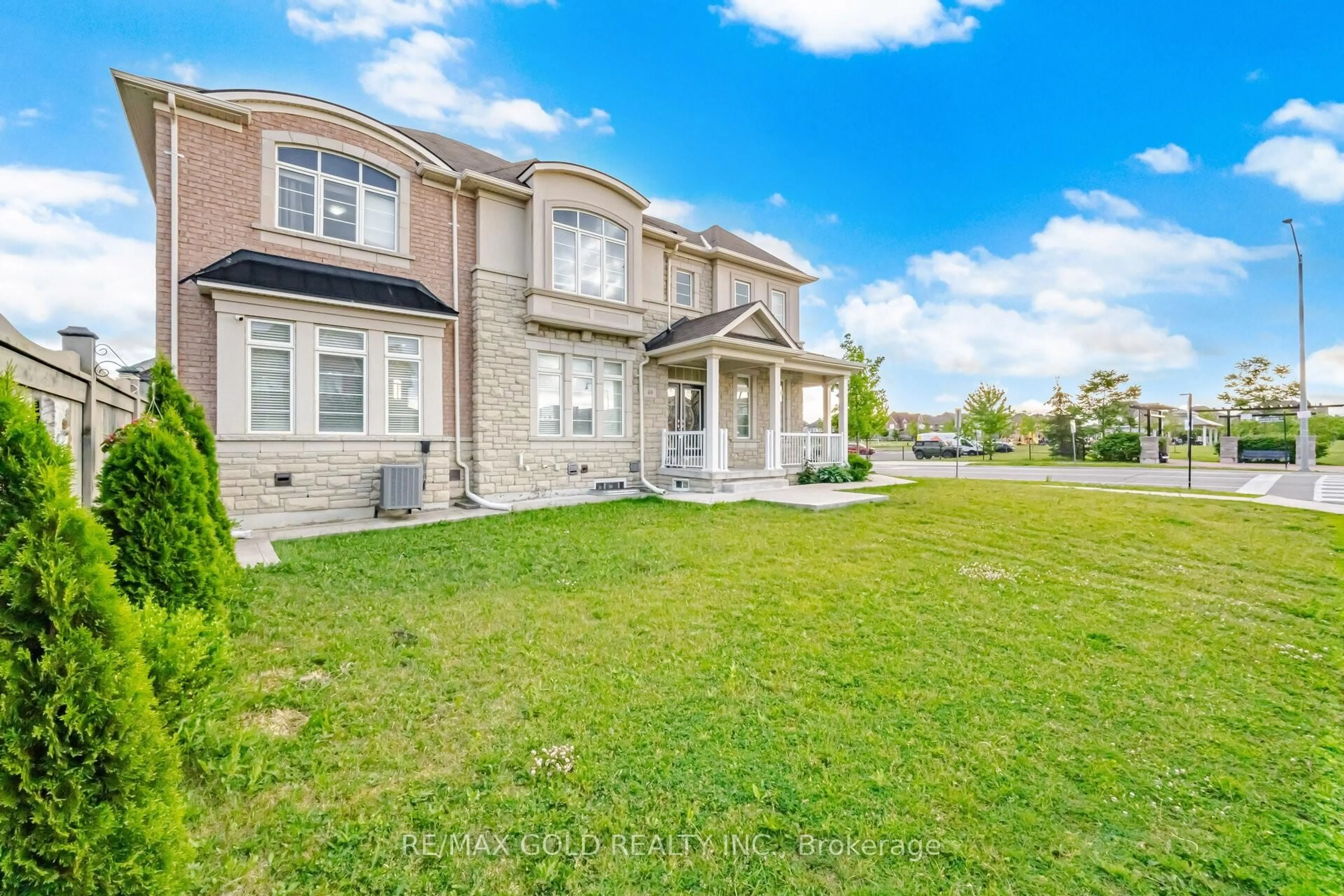 A pic from outside/outdoor area/front of a property/back of a property/a pic from drone, unknown for 49 Squire Ellis Dr, Brampton Ontario L6P 4C2