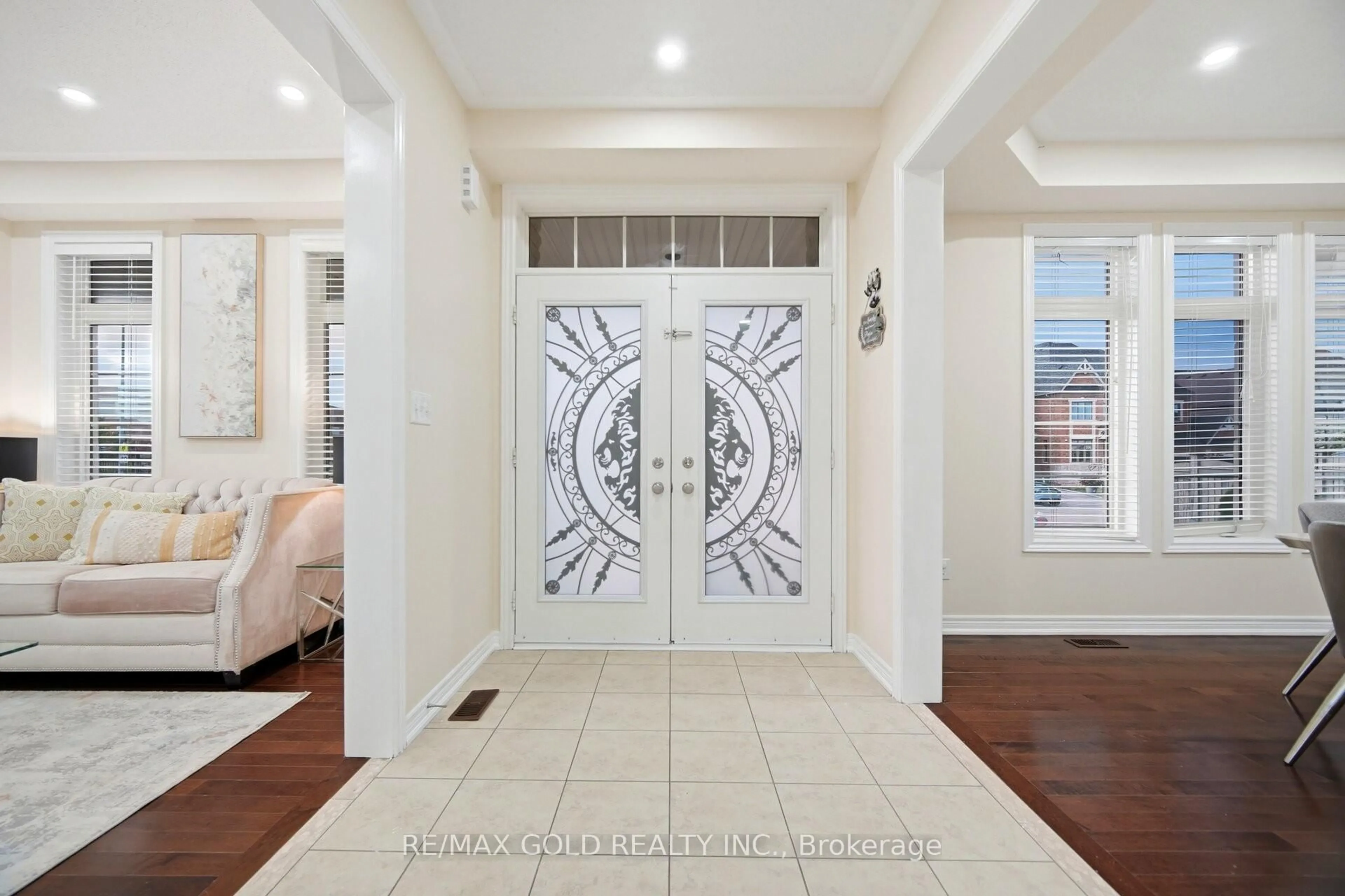 Indoor entryway for 49 Squire Ellis Dr, Brampton Ontario L6P 4C2