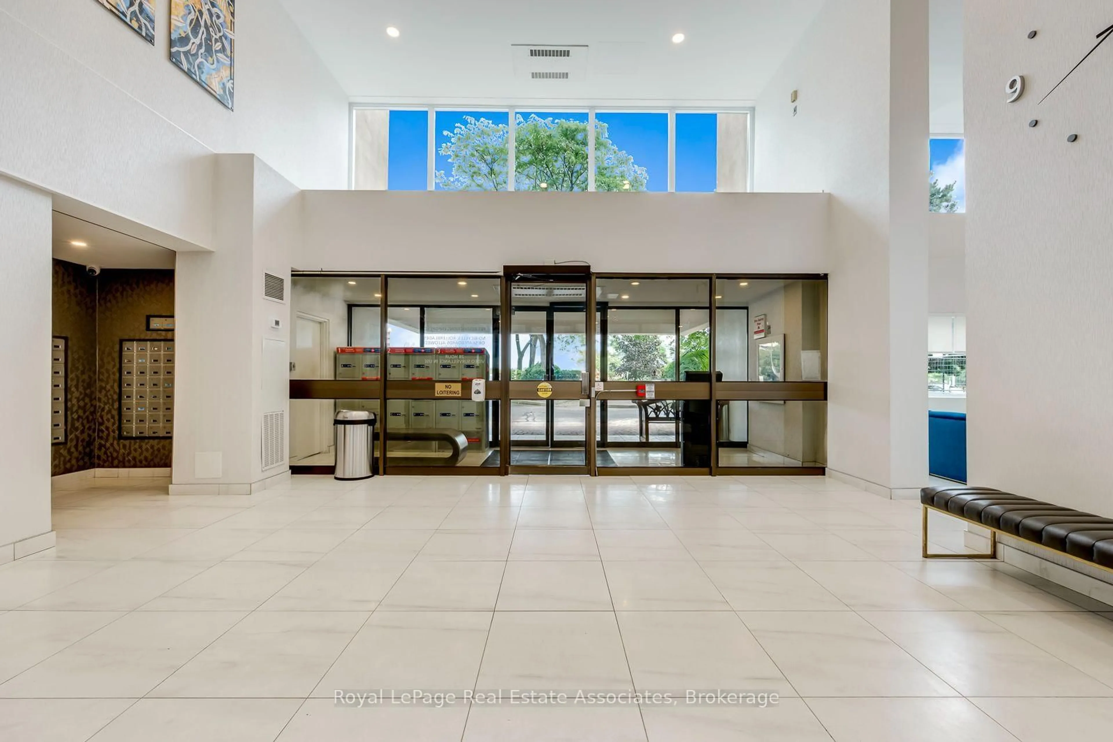 Lobby for 1580 Mississauga Valley Blvd #1202, Mississauga Ontario L5A 3T8