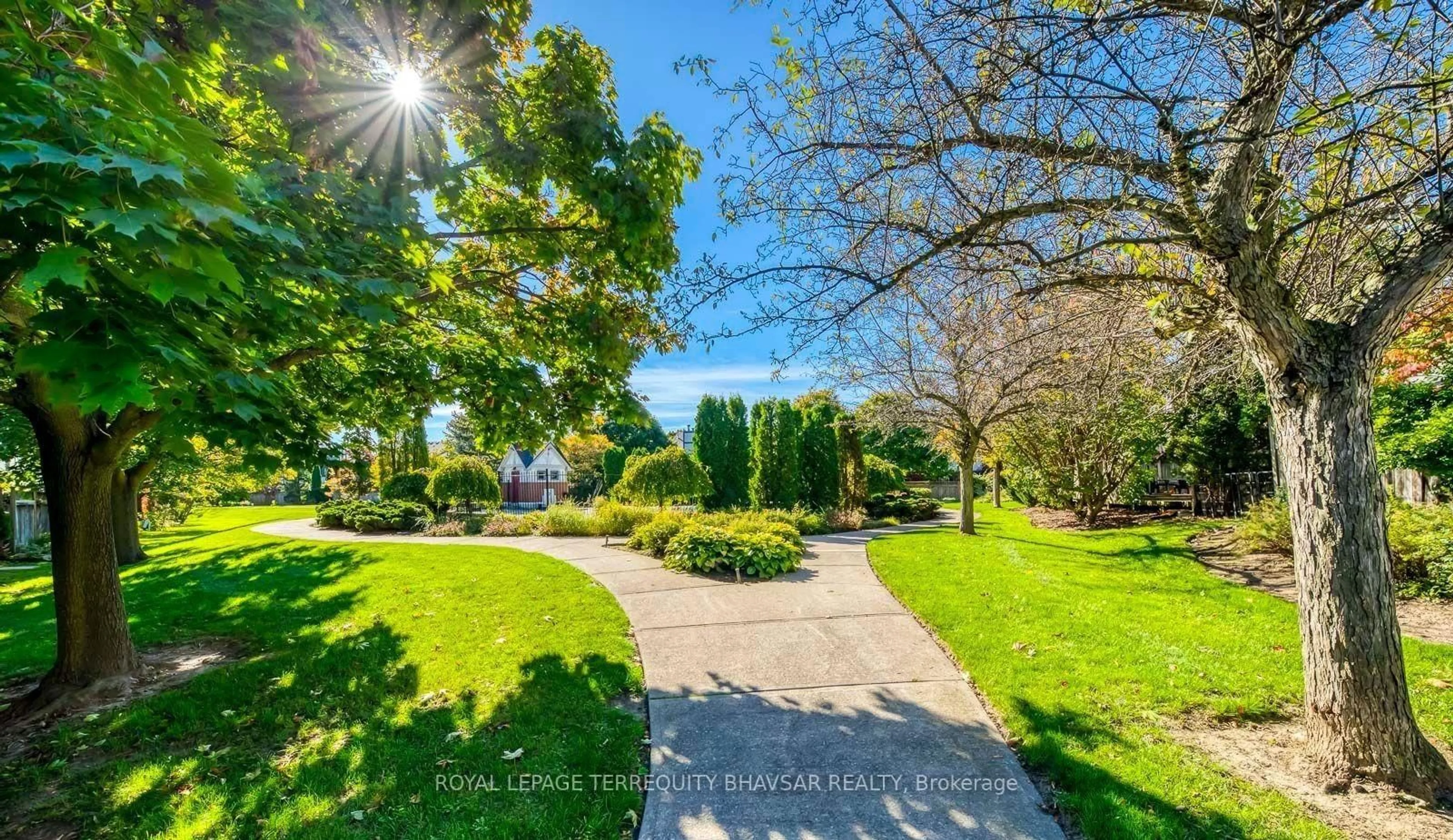 A pic from outside/outdoor area/front of a property/back of a property/a pic from drone, street for 3050 Orleans Rd #105, Mississauga Ontario L5L 5P7
