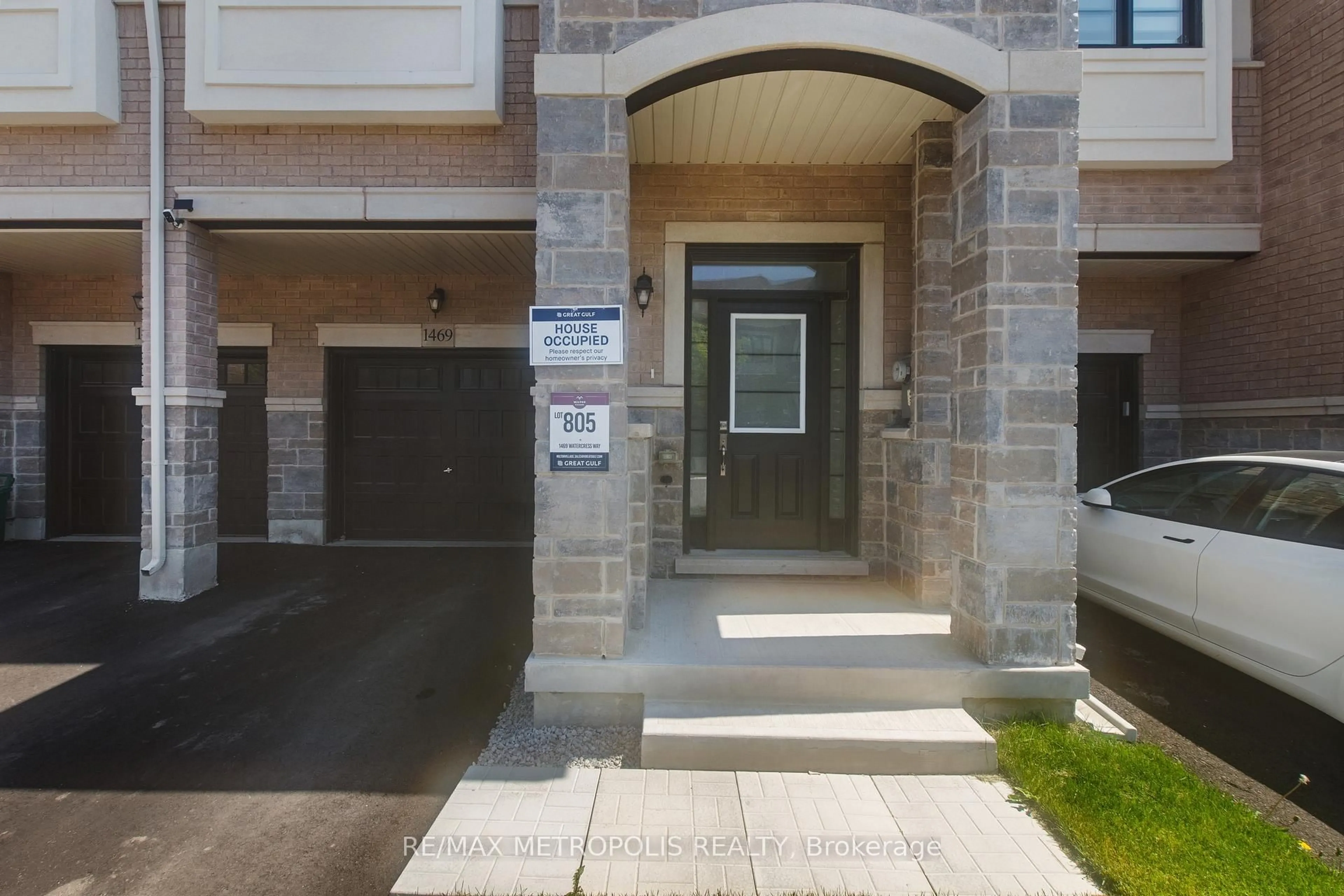 Indoor entryway for 1469 Watercress Way, Milton Ontario L9E 1Z9