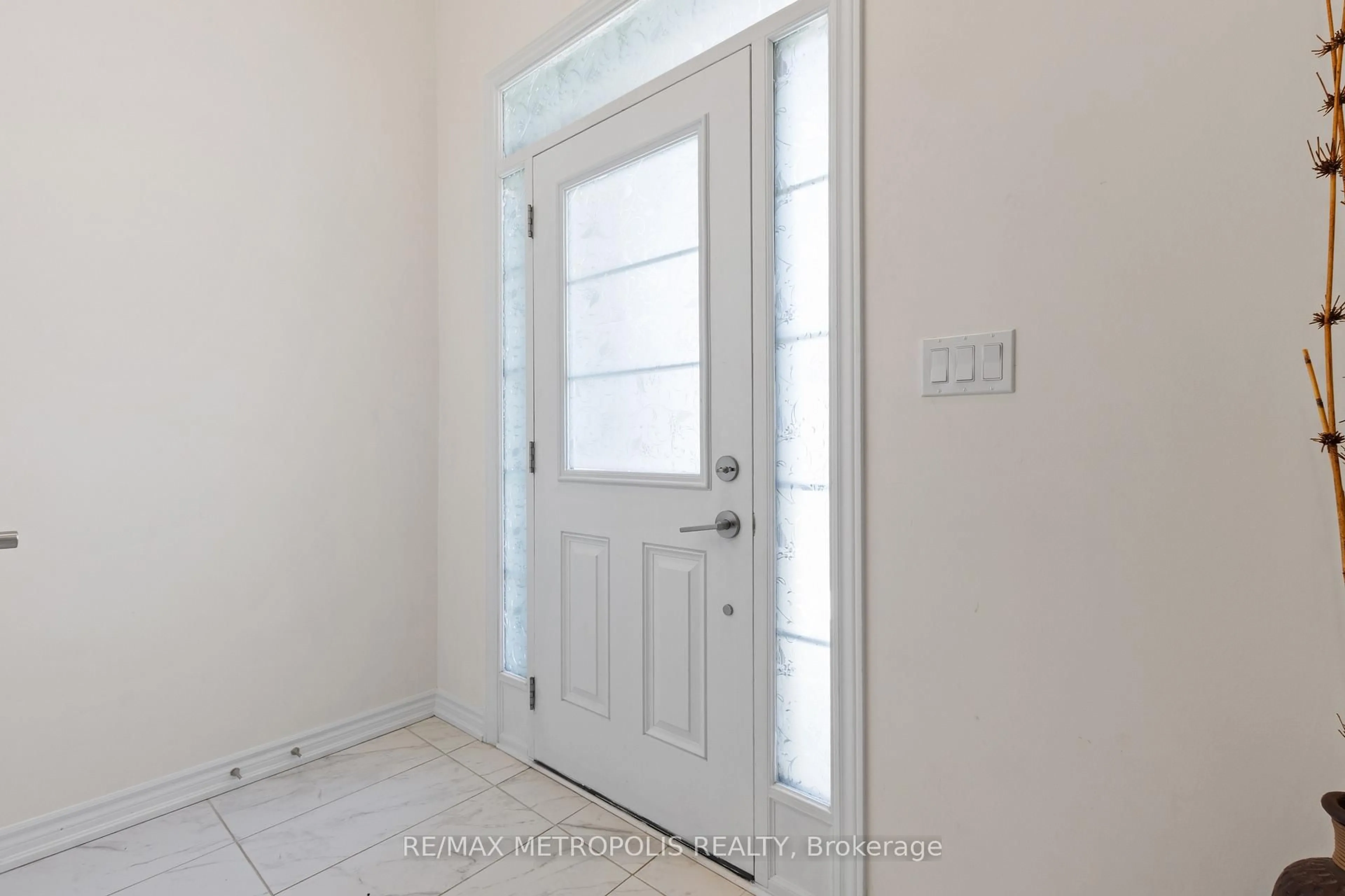 Indoor entryway for 1469 Watercress Way, Milton Ontario L9E 1Z9