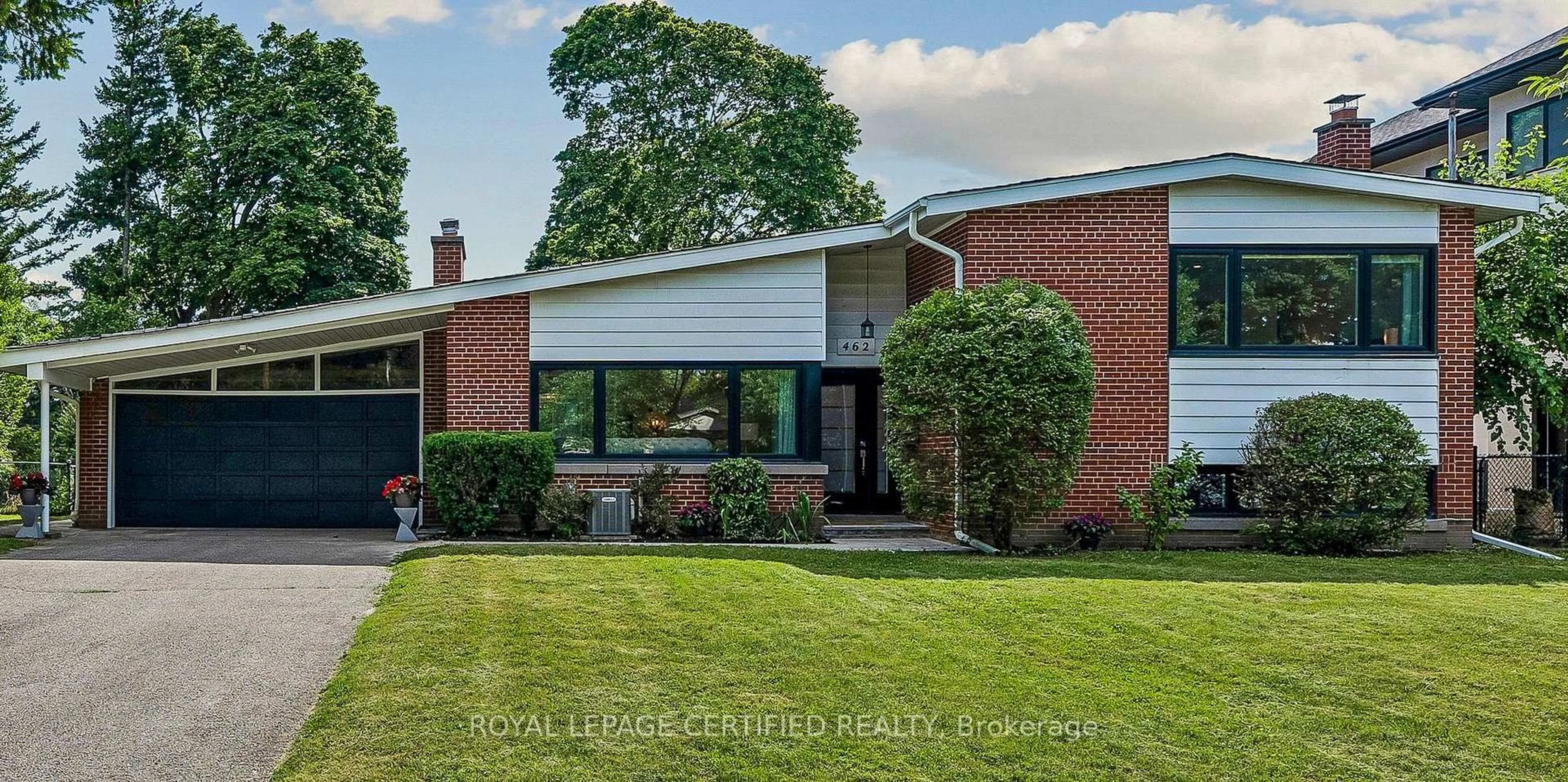 Home with brick exterior material, street for 462 The Kingsway, Toronto Ontario M9A 3W4