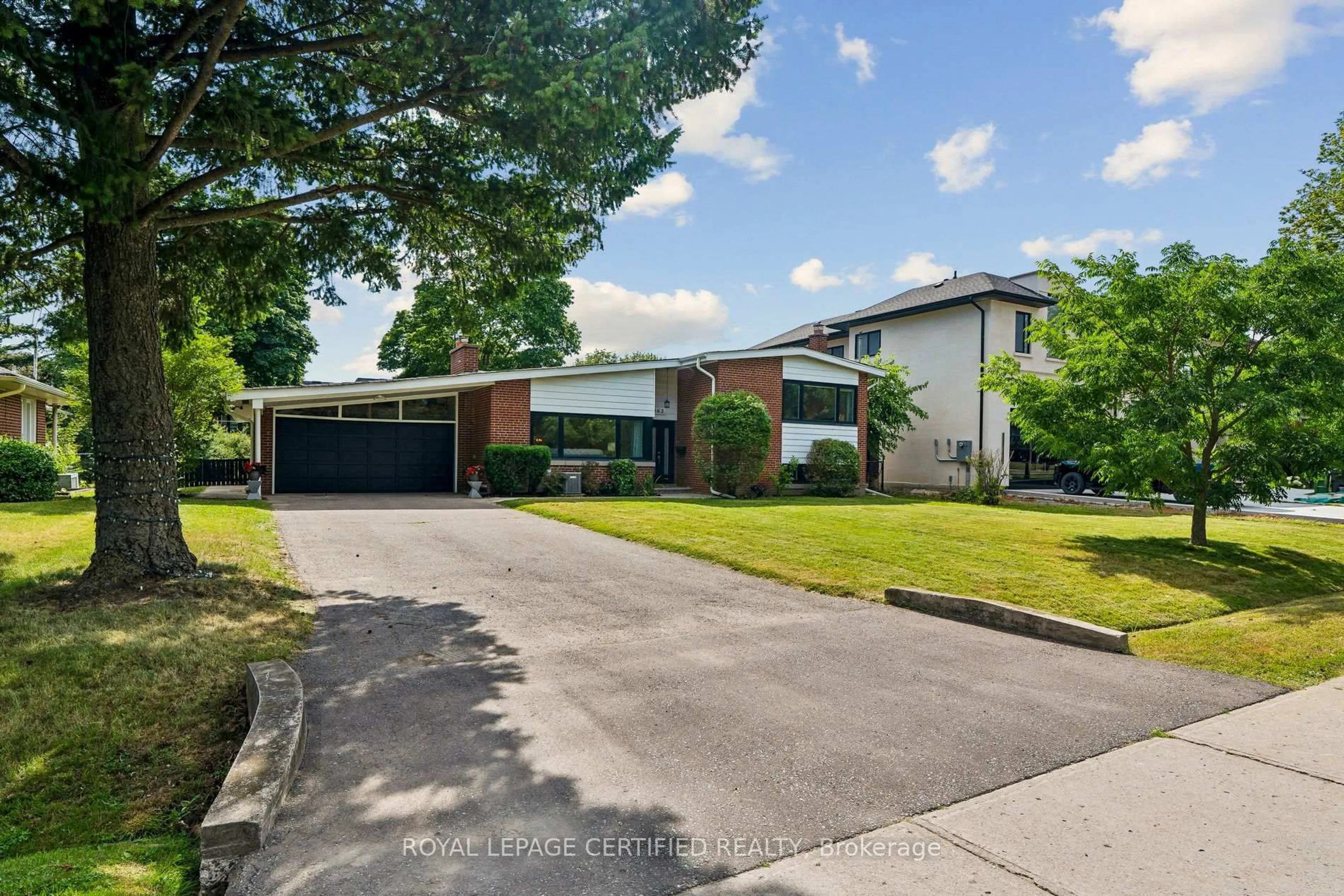 Home with brick exterior material, street for 462 The Kingsway, Toronto Ontario M9A 3W4