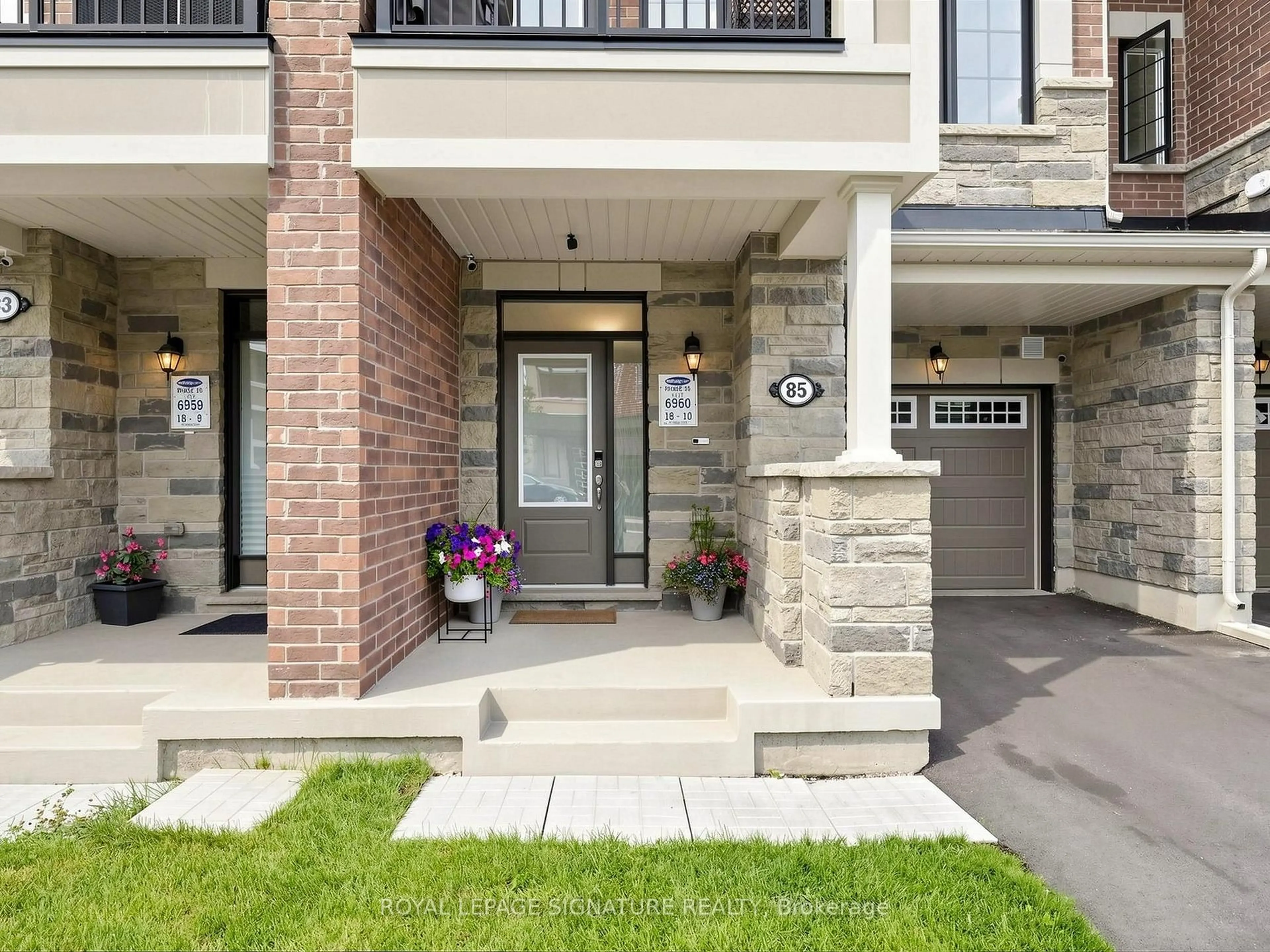 Indoor entryway for 85 Kepple Circ, Brampton Ontario L7A 5K9