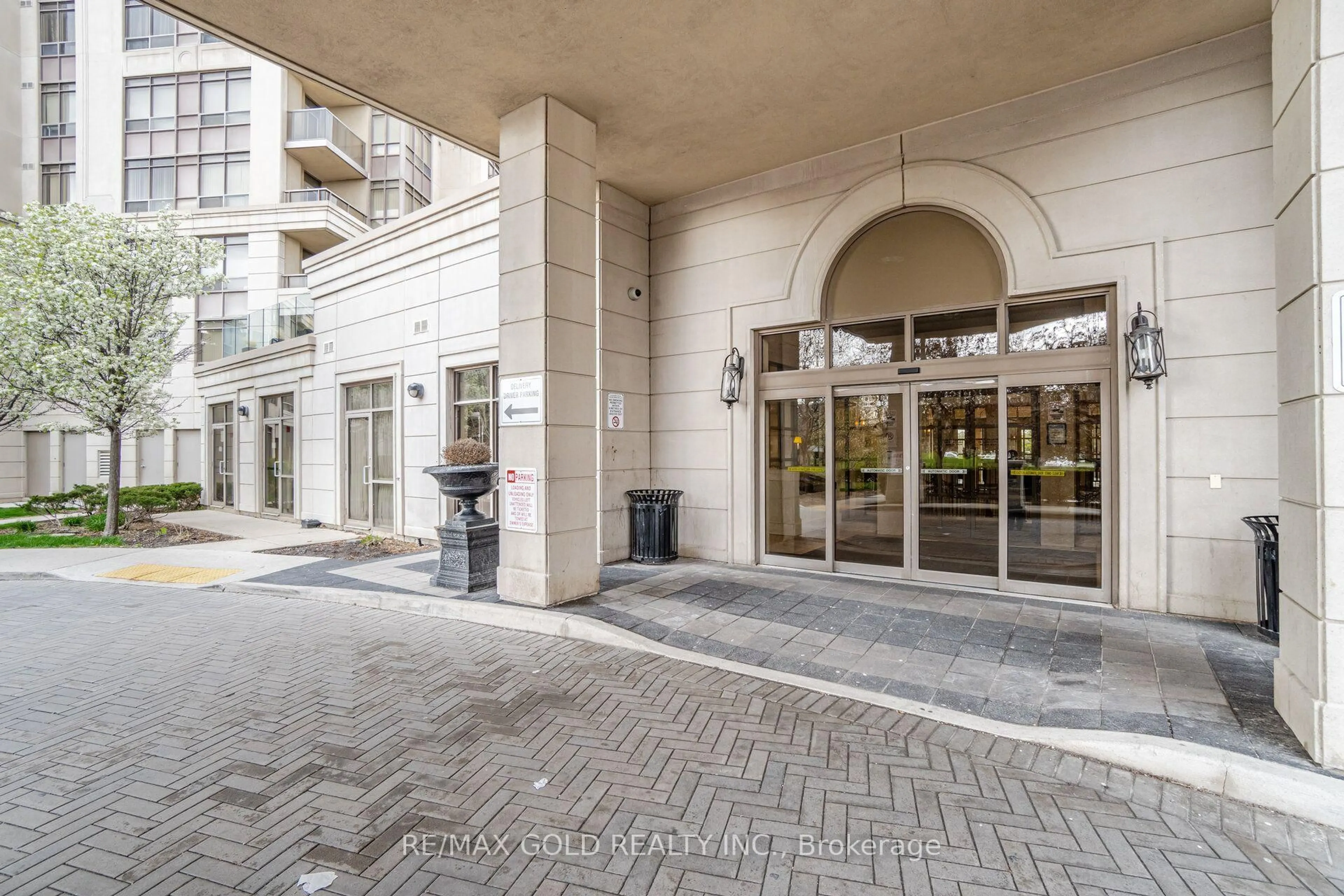 Indoor foyer for 710 Humberwood Blvd #210, Toronto Ontario M9W 7J5