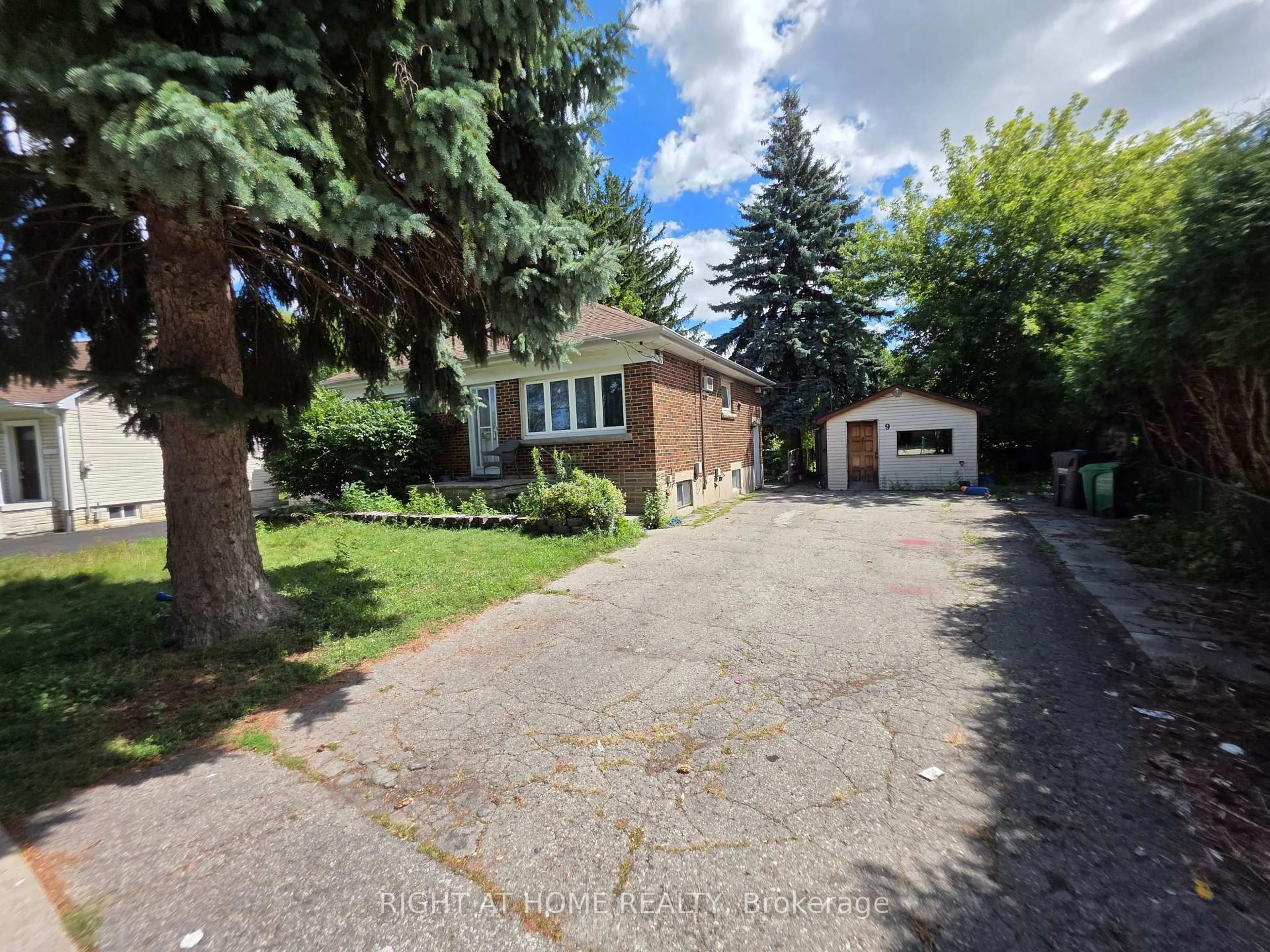Unknown for 9 Rogers Rd, Brampton Ontario L6X 1L7