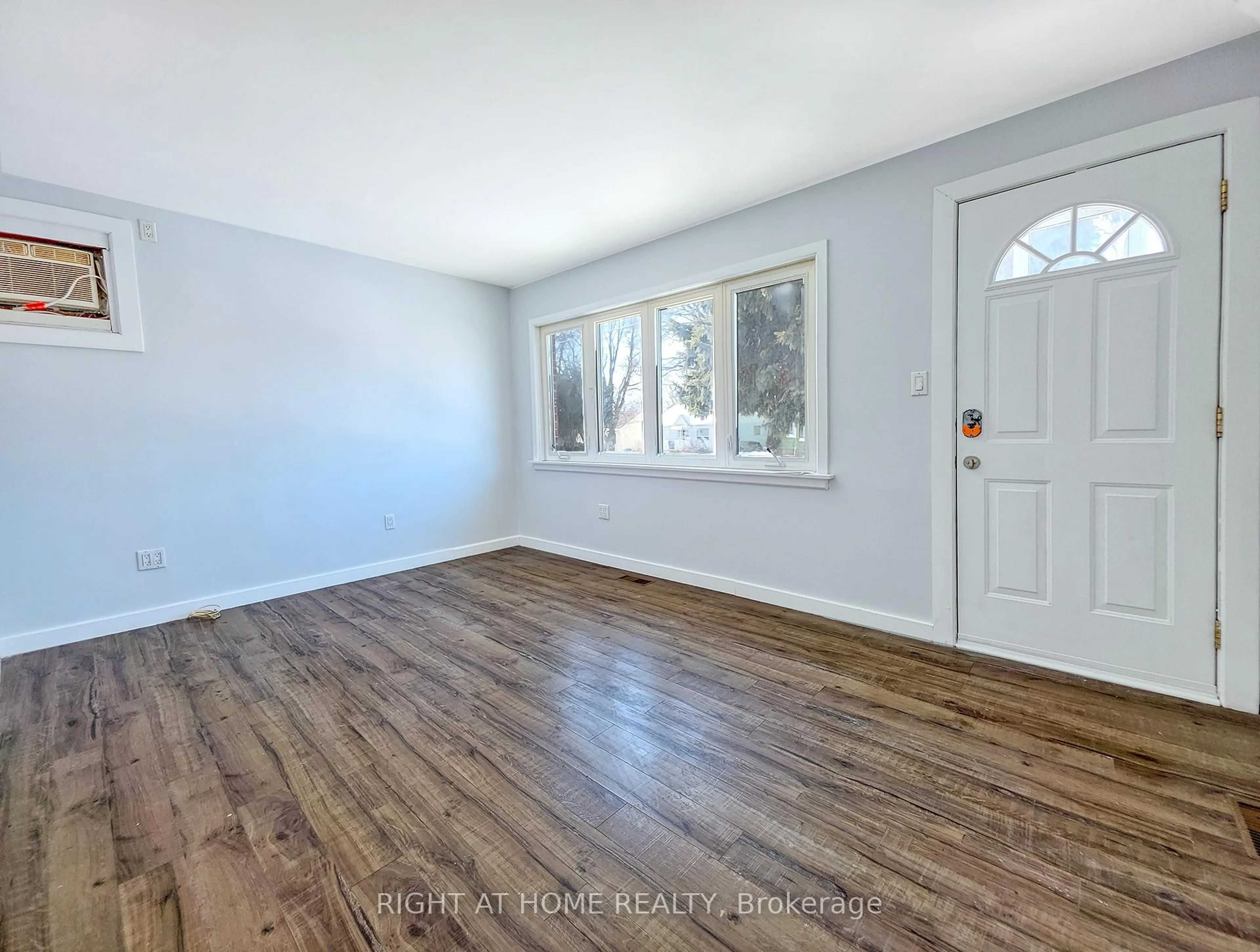 A pic of a room for 9 Rogers Rd, Brampton Ontario L6X 1L7