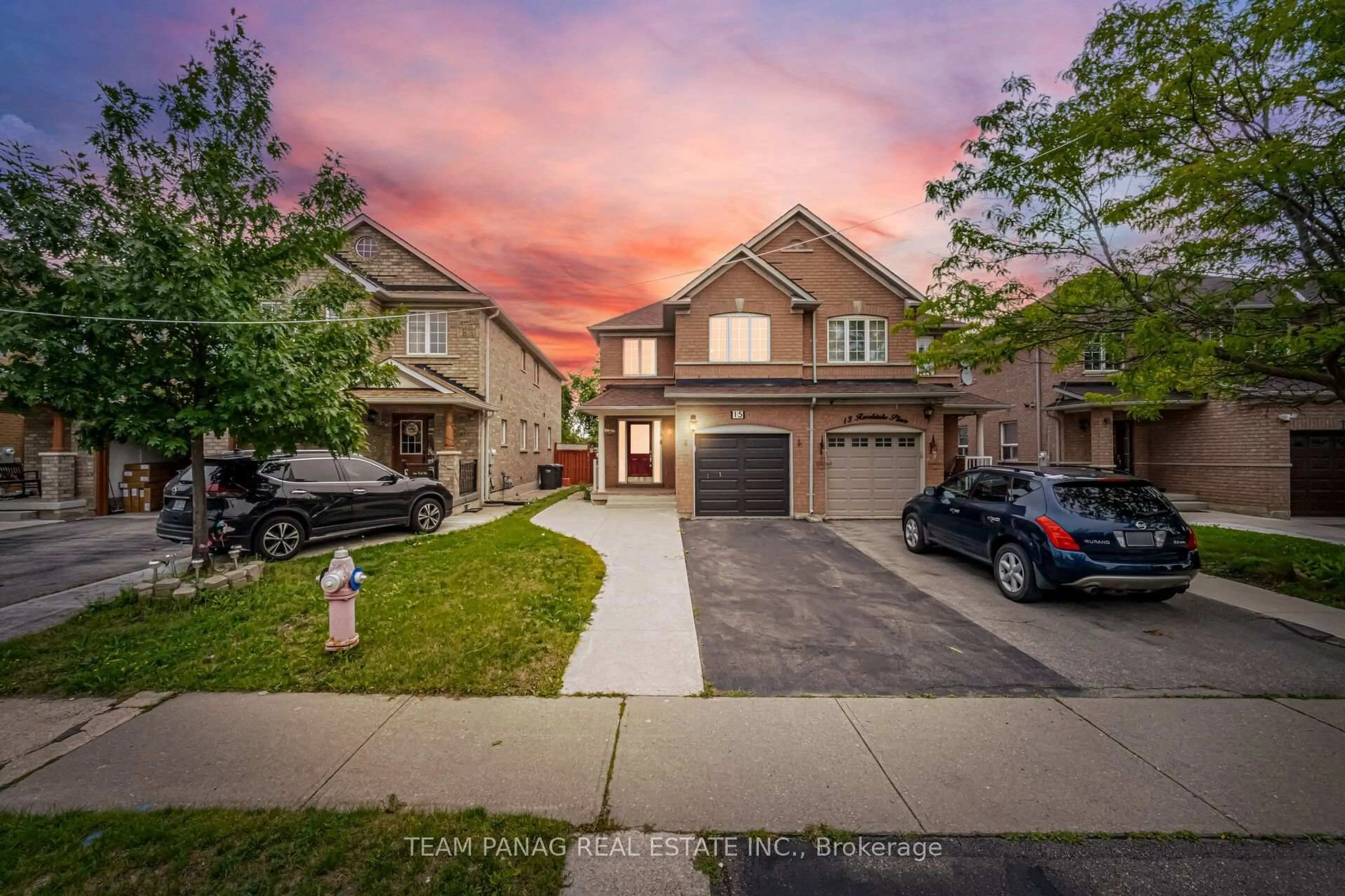 A pic from outside/outdoor area/front of a property/back of a property/a pic from drone, street for 15 Revelstoke Pl, Brampton Ontario L6R 3G3