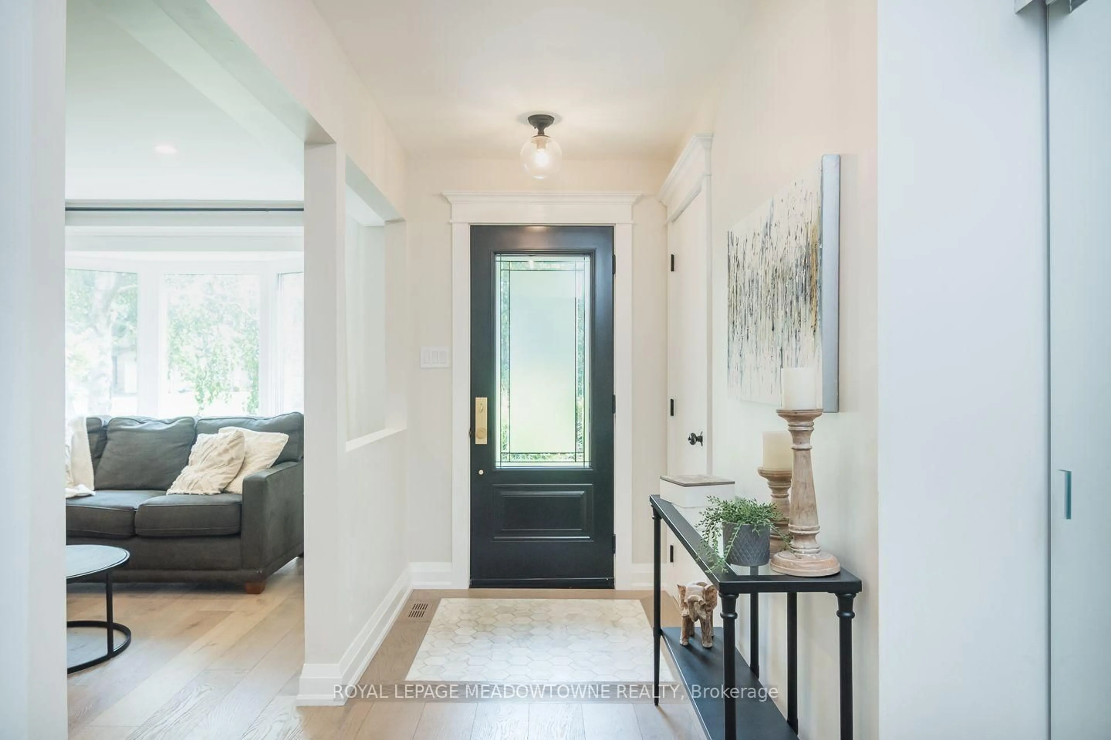 Indoor entryway for 823 Laurier Ave, Milton Ontario L9T 4H4
