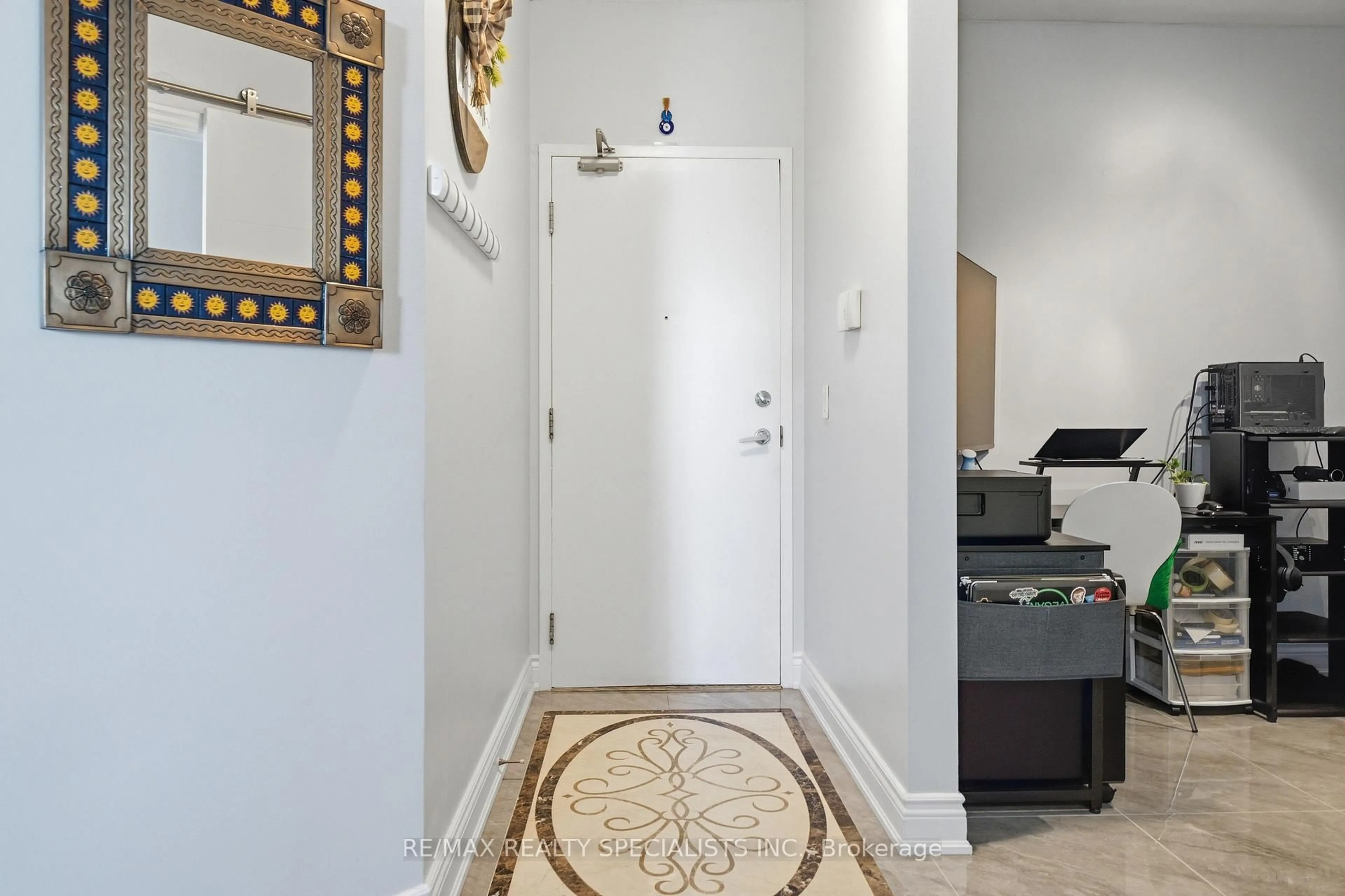Indoor entryway for 3939 Duke Of York Blvd #711, Mississauga Ontario L5B 4N2