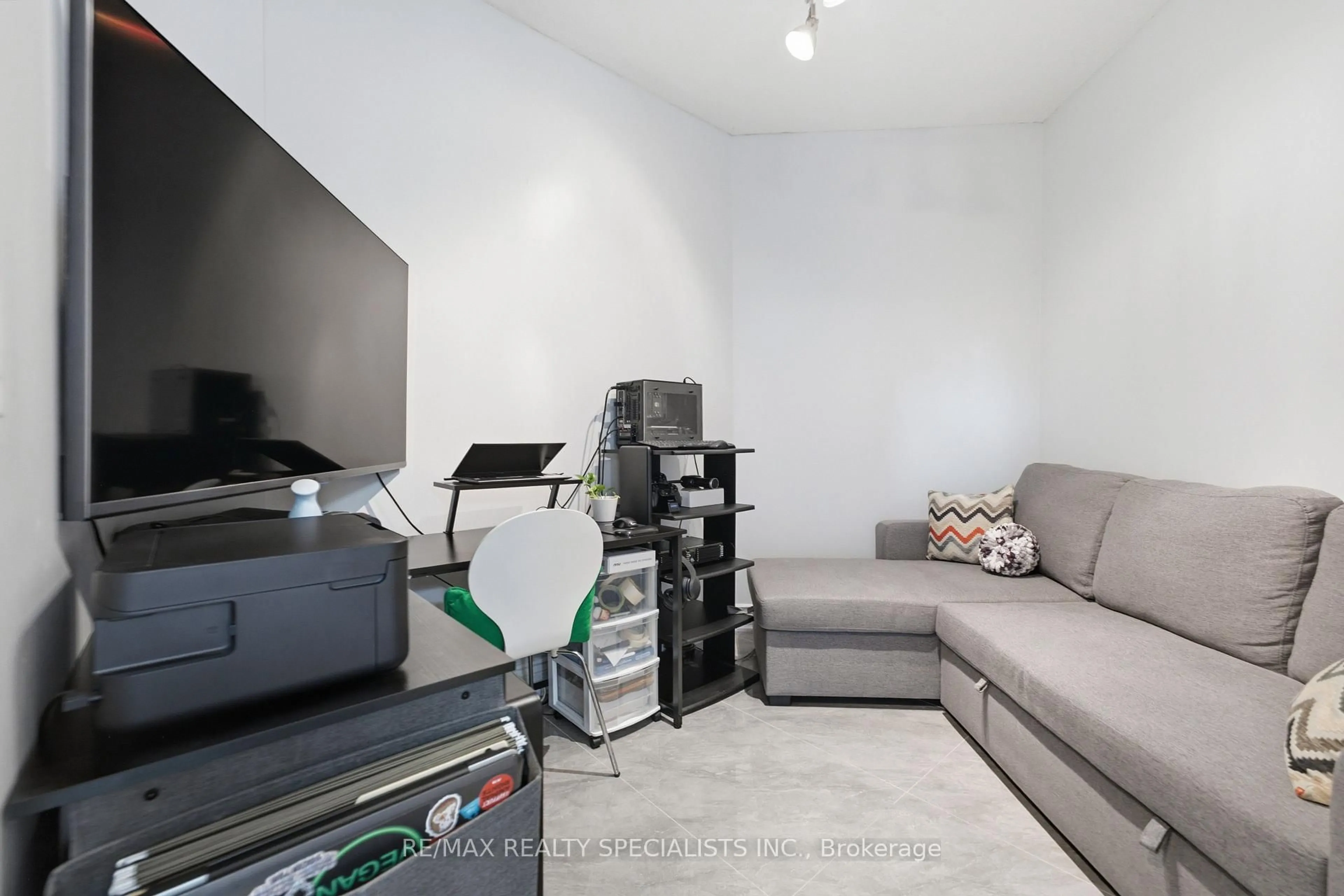Living room with furniture, unknown for 3939 Duke Of York Blvd #711, Mississauga Ontario L5B 4N2