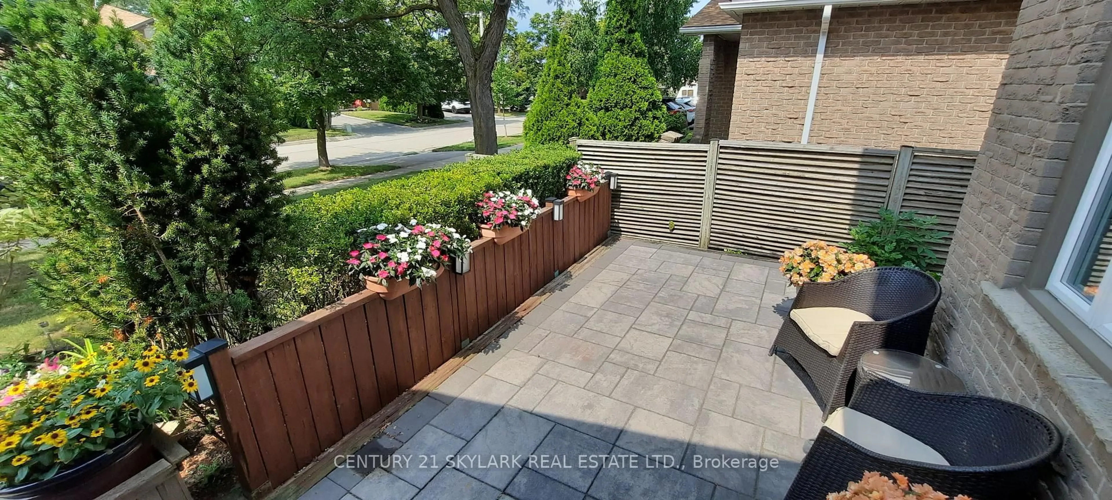 Patio, street for 574 Sunnyvale Cres, Milton Ontario L9T 4N2