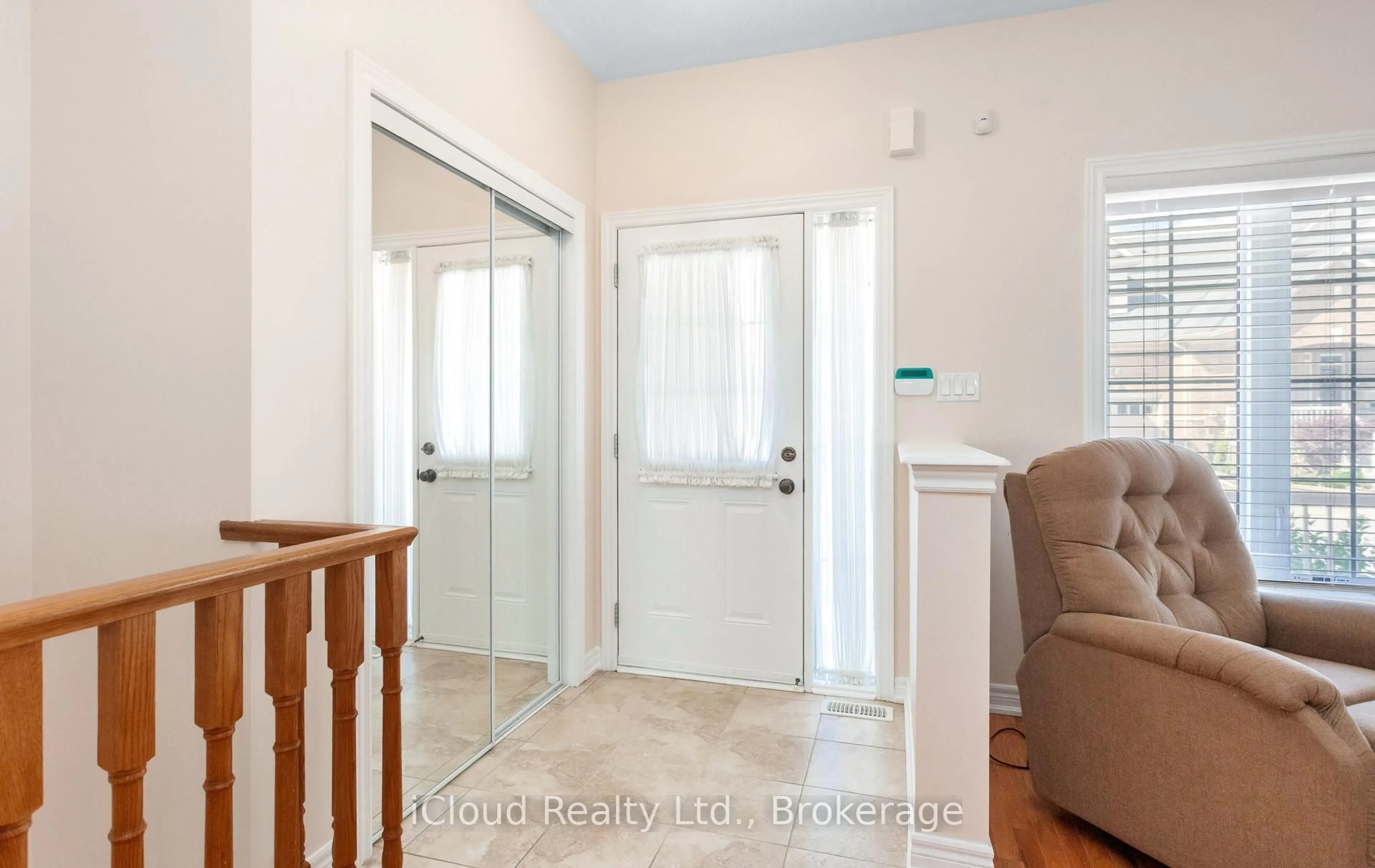 Indoor entryway for 47 Seedhouse Rd #10, Brampton Ontario L6R 3Z5