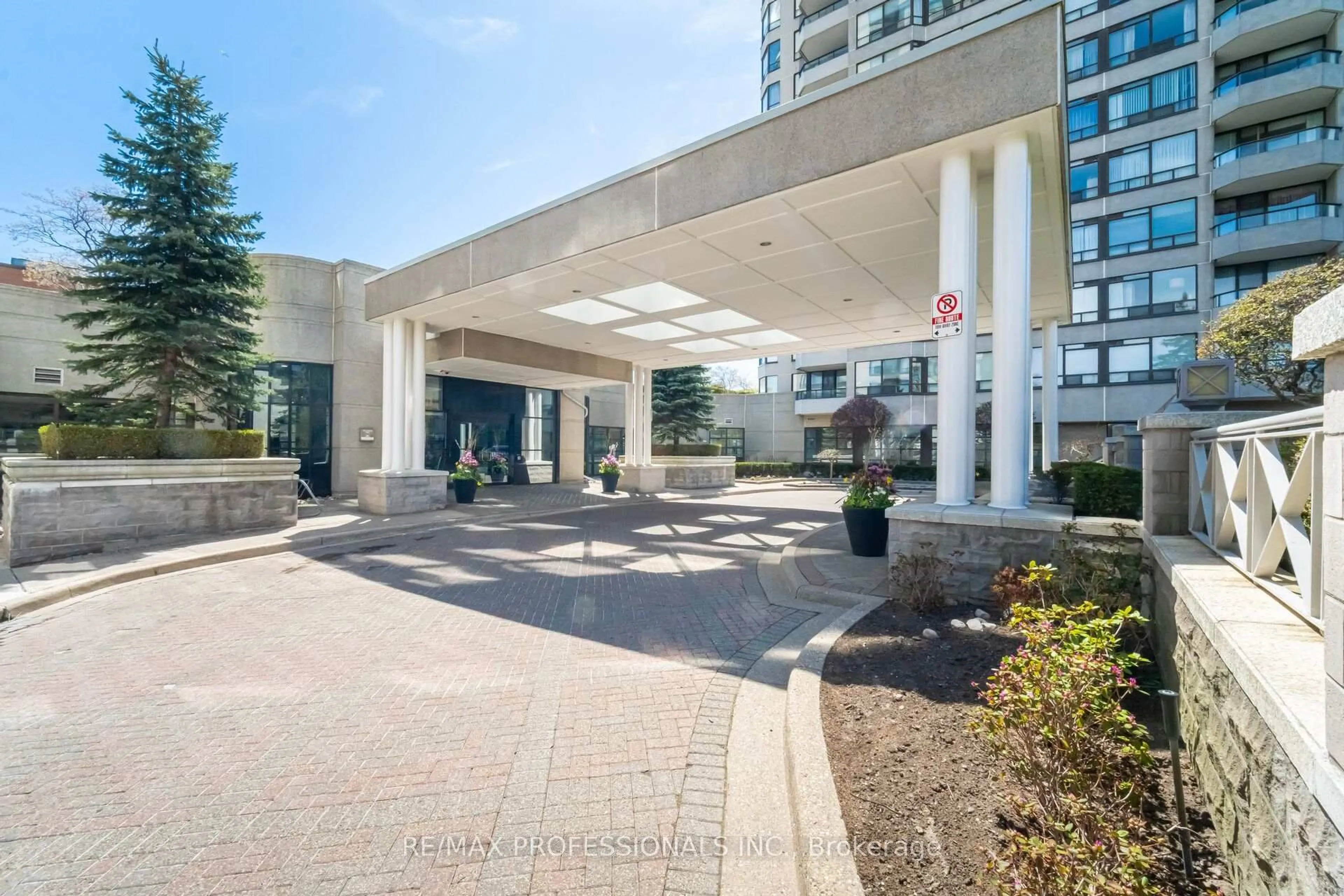 Indoor foyer for 1 Aberfoyle Cres #1411, Toronto Ontario M8X 2X8