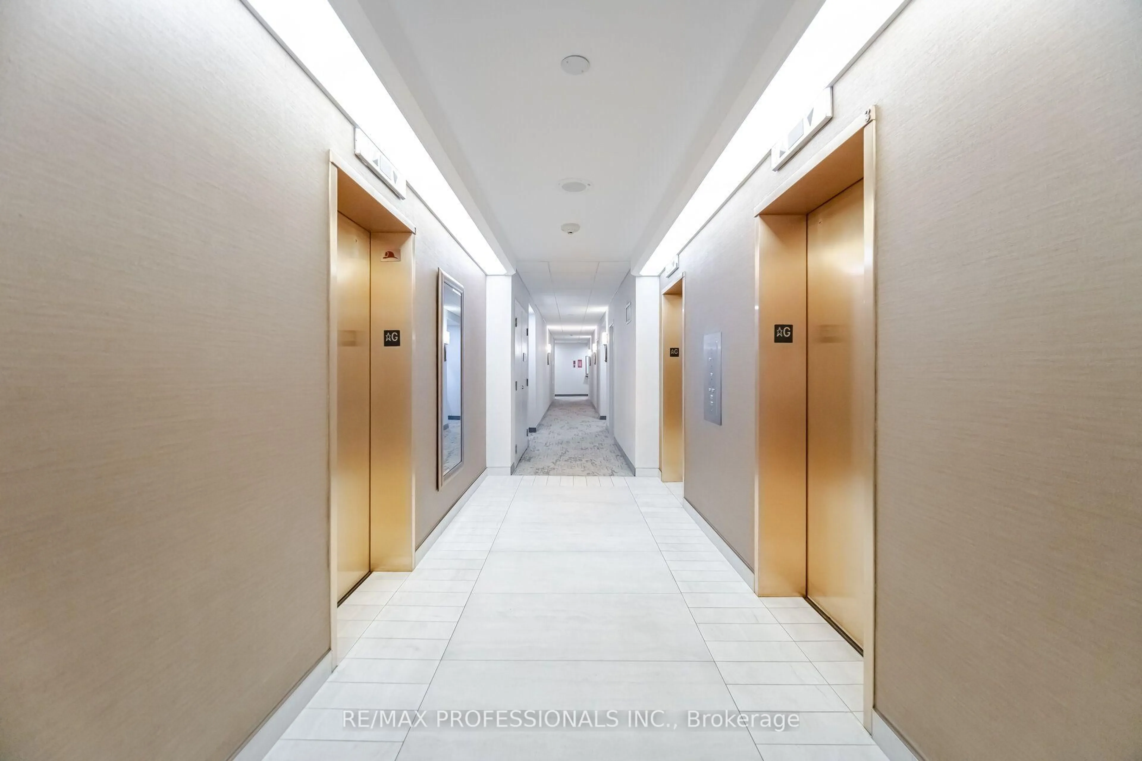 Indoor foyer for 1 Aberfoyle Cres #1411, Toronto Ontario M8X 2X8