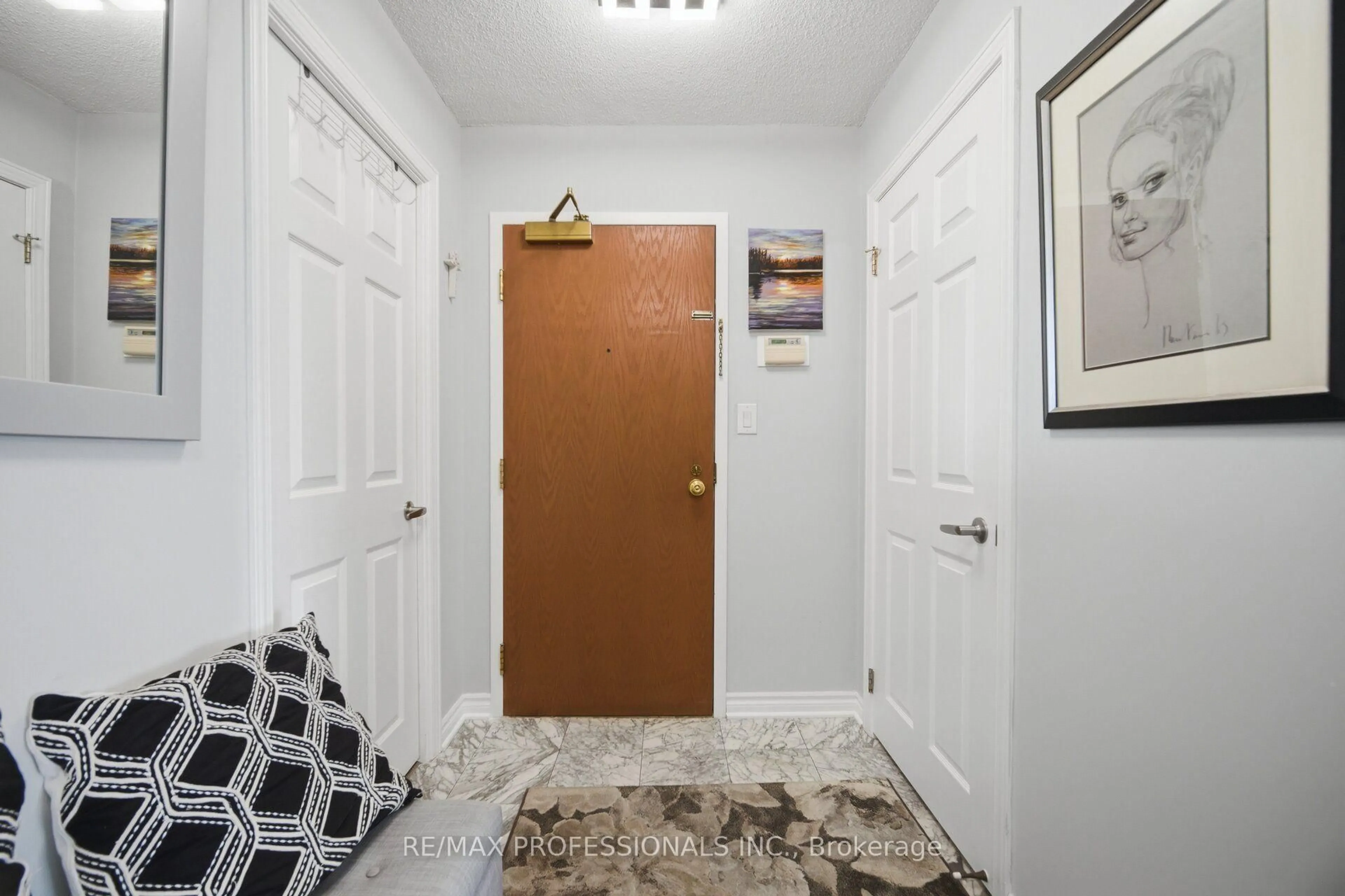 Indoor entryway for 1 Aberfoyle Cres #1411, Toronto Ontario M8X 2X8