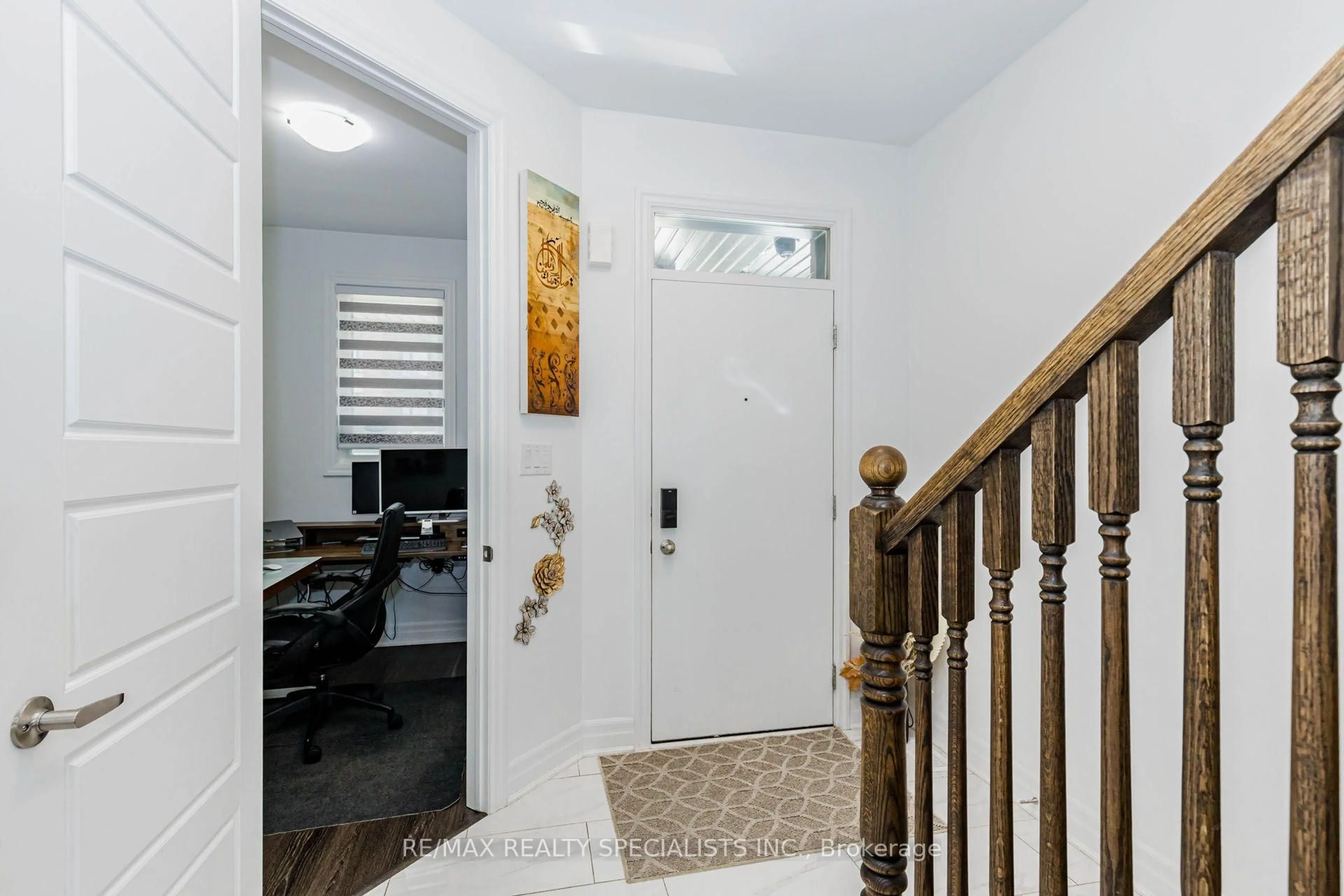 Indoor entryway for 455 Gordon Krantz Ave, Milton Ontario L9E 1W1