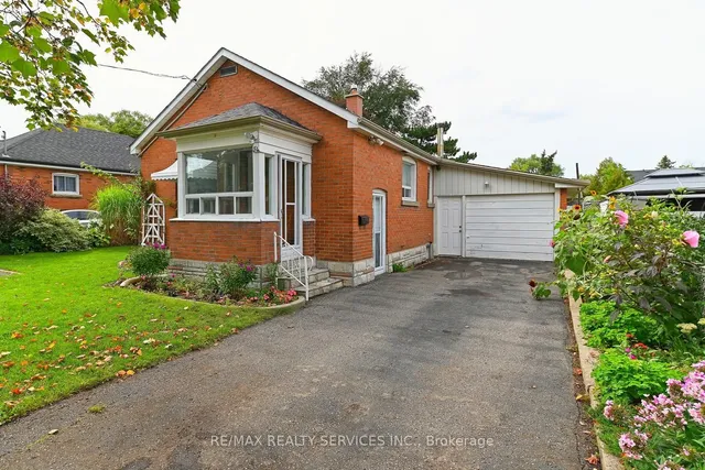 54 Woodward Ave, Brampton 2