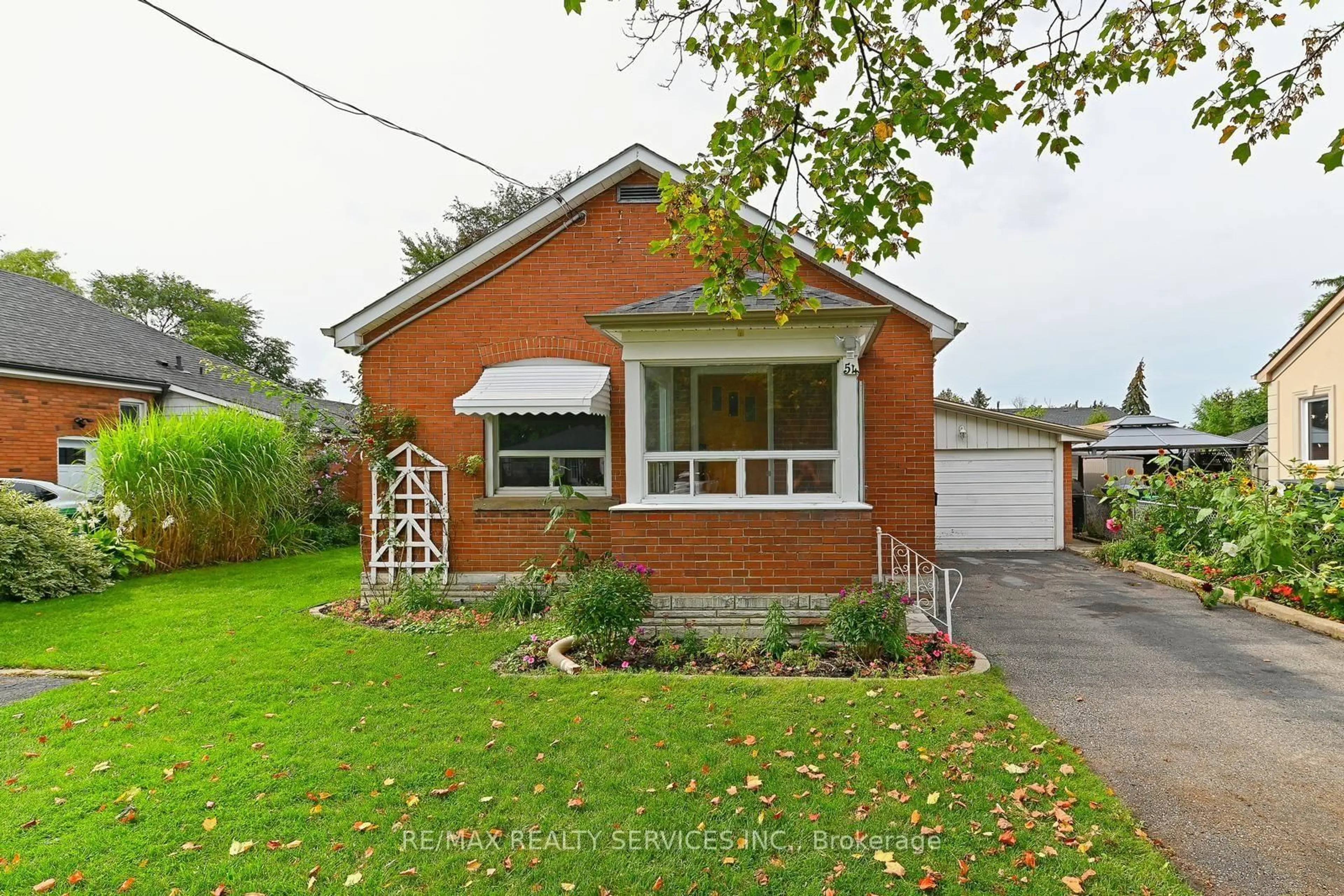 Home with brick exterior material, street for 54 Woodward Ave, Brampton Ontario L6V 1K4