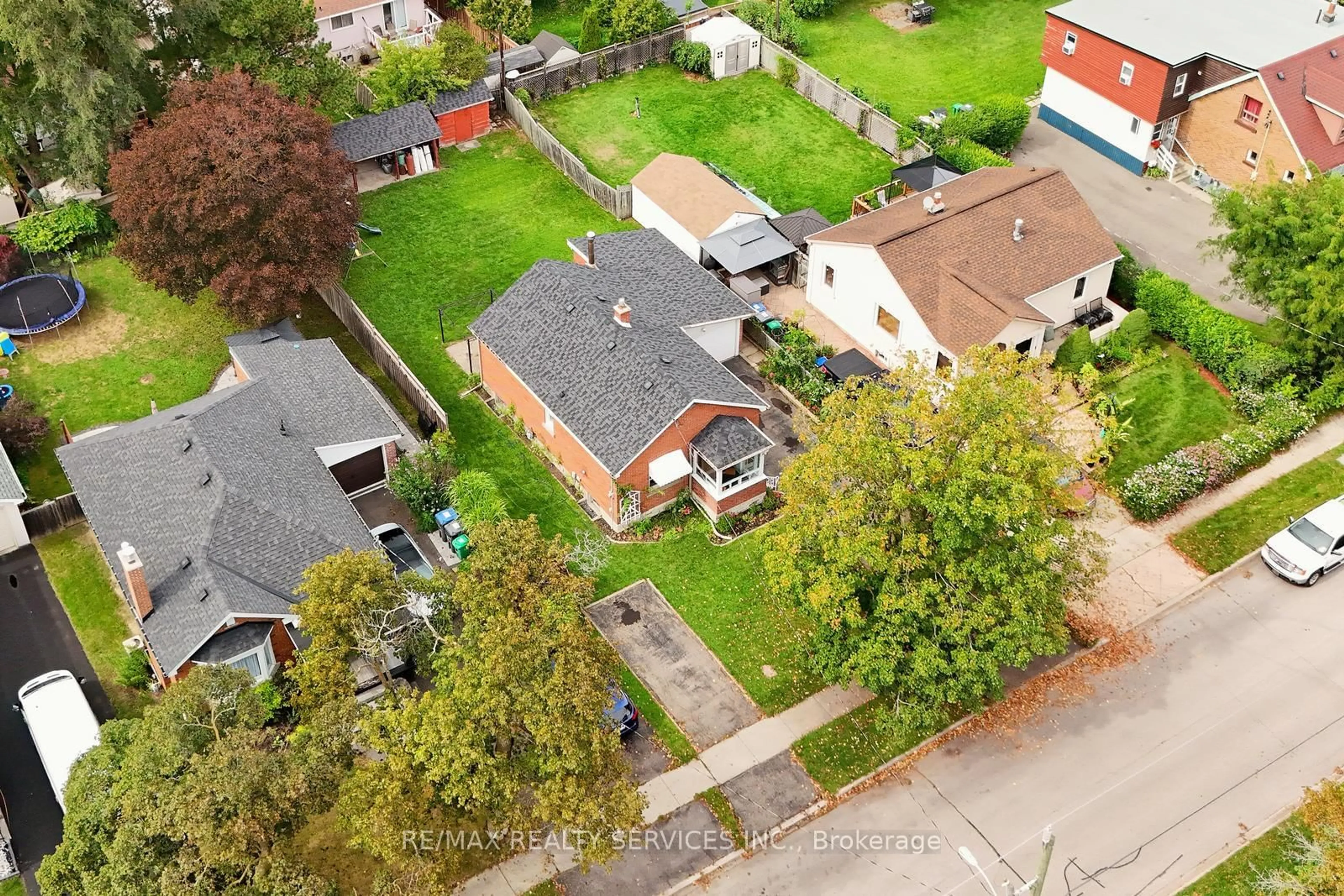A pic from outside/outdoor area/front of a property/back of a property/a pic from drone, street for 54 Woodward Ave, Brampton Ontario L6V 1K4
