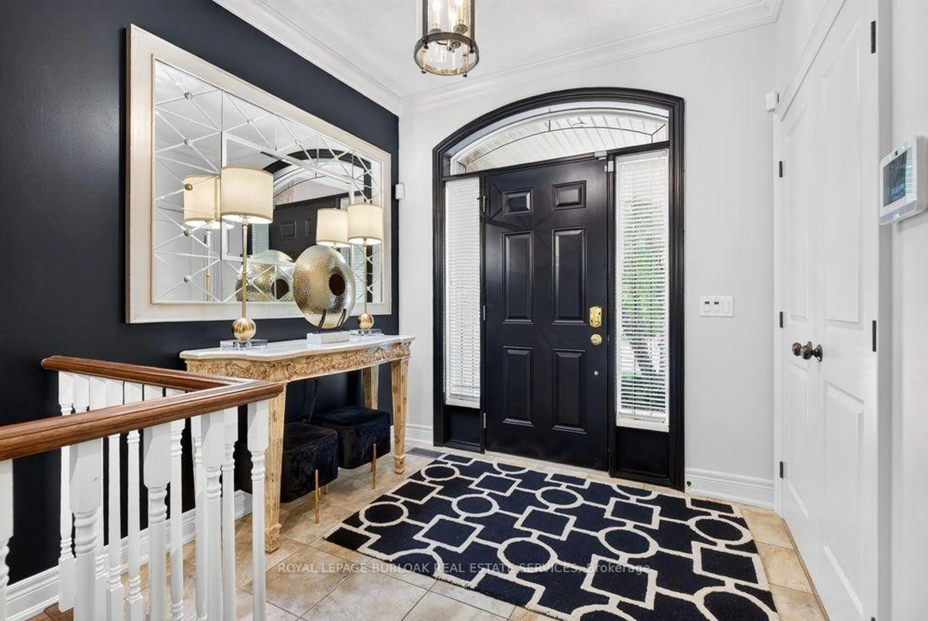 Indoor entryway for 976 Shadeland Ave #13, Burlington Ontario L7T 2M5