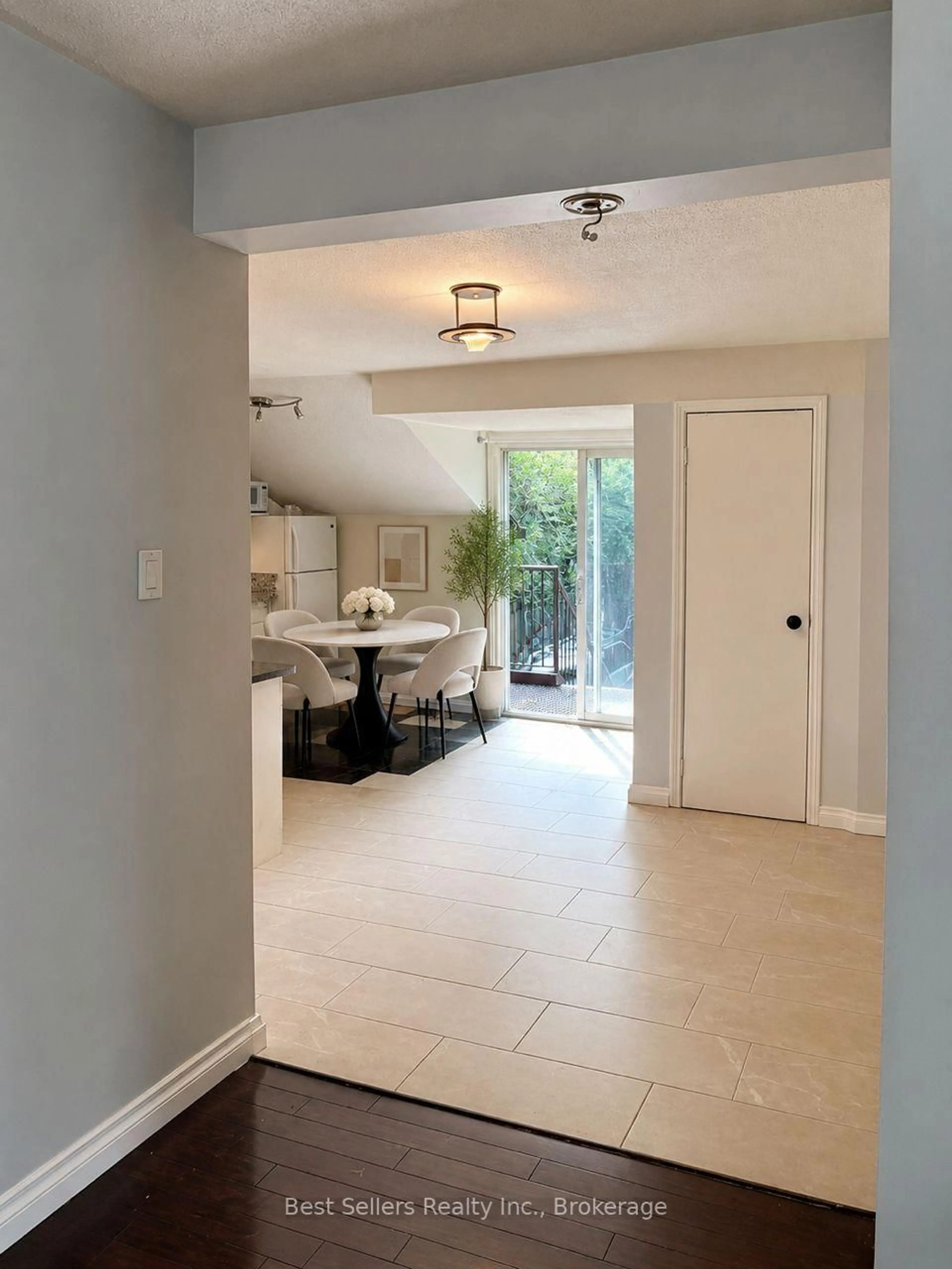 Indoor entryway for 36 William St, Orangeville Ontario L9W 2R7